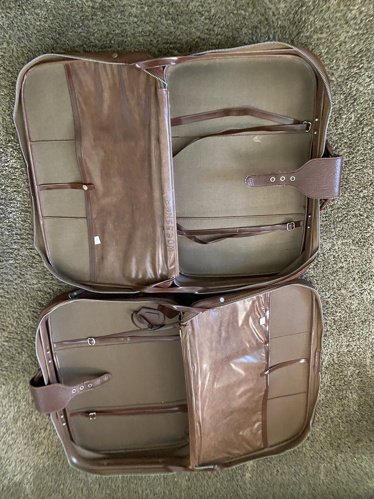 Vintage Five Piece Burgundy Faux Leather Luggage/Travel Set. Wheeled. EUC ￼