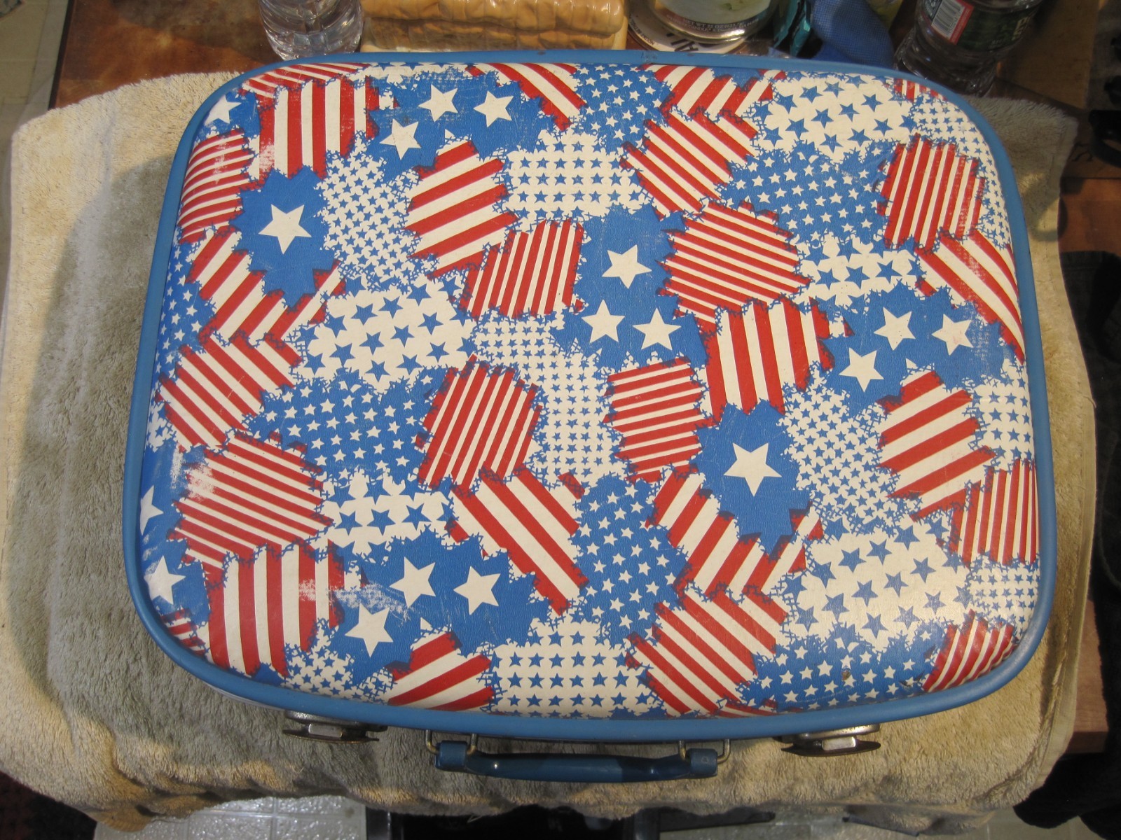 Vintage Patriotic/flag themed suitcase