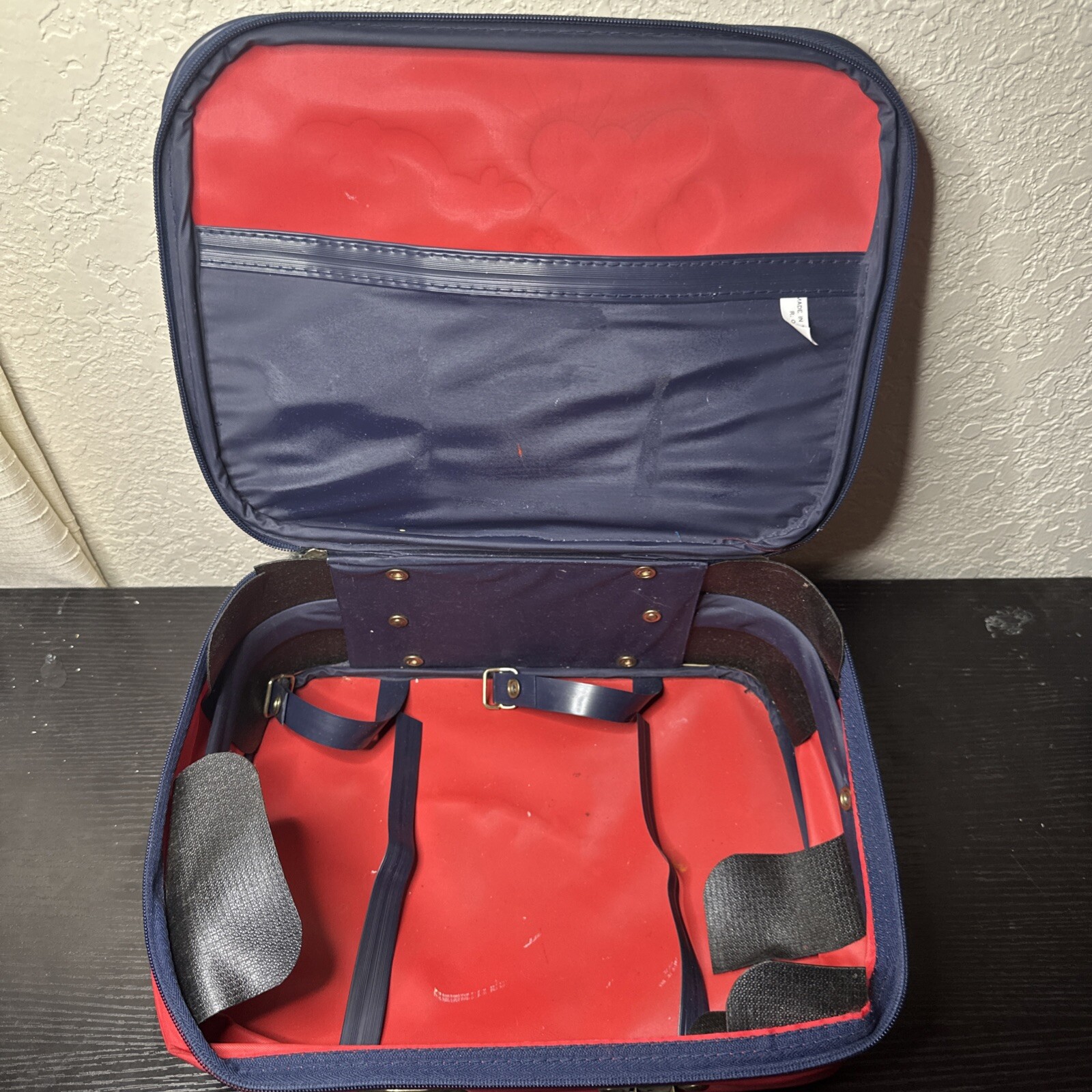 Vintage Kids Red Suitcase “Going Visiting” 1990 Universal Trav-Ler READ