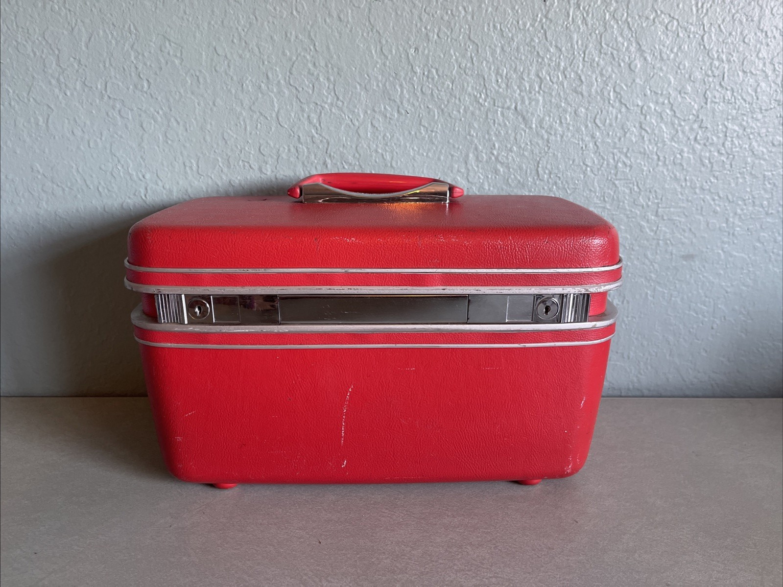 Vintage Samsonite Makeup Case Red Hard Shell Travel Vanity Train Case