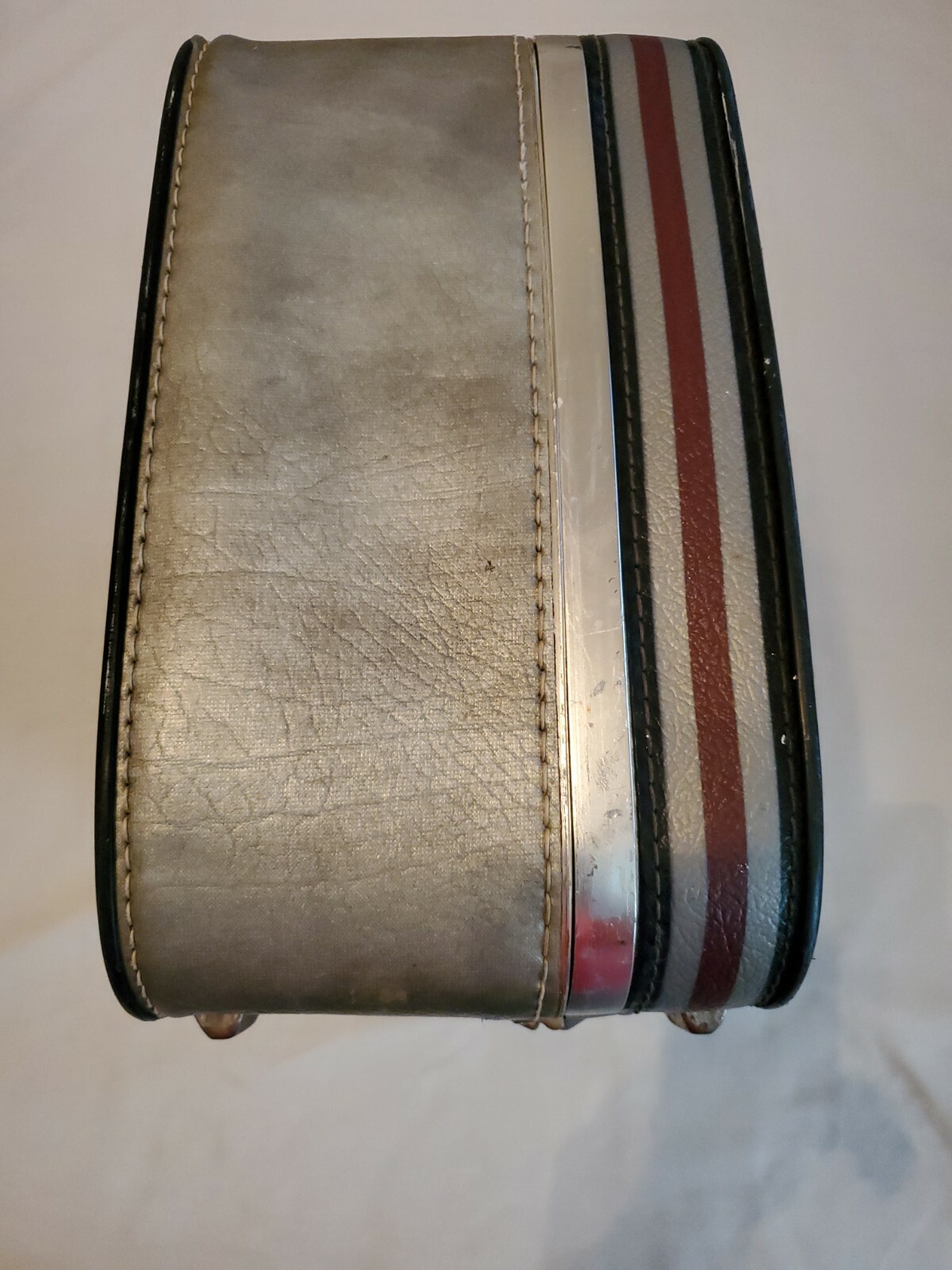Vtg ’70s Via Ventura Hard Suitcase 21x13x7 Gray /Red Stripe Combination Lock EUC