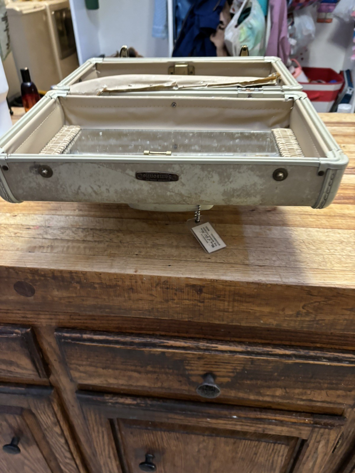 1960s Samsonite Shwayder Bros style 4512 Beige Marbled Cosmetic Train Hardcase