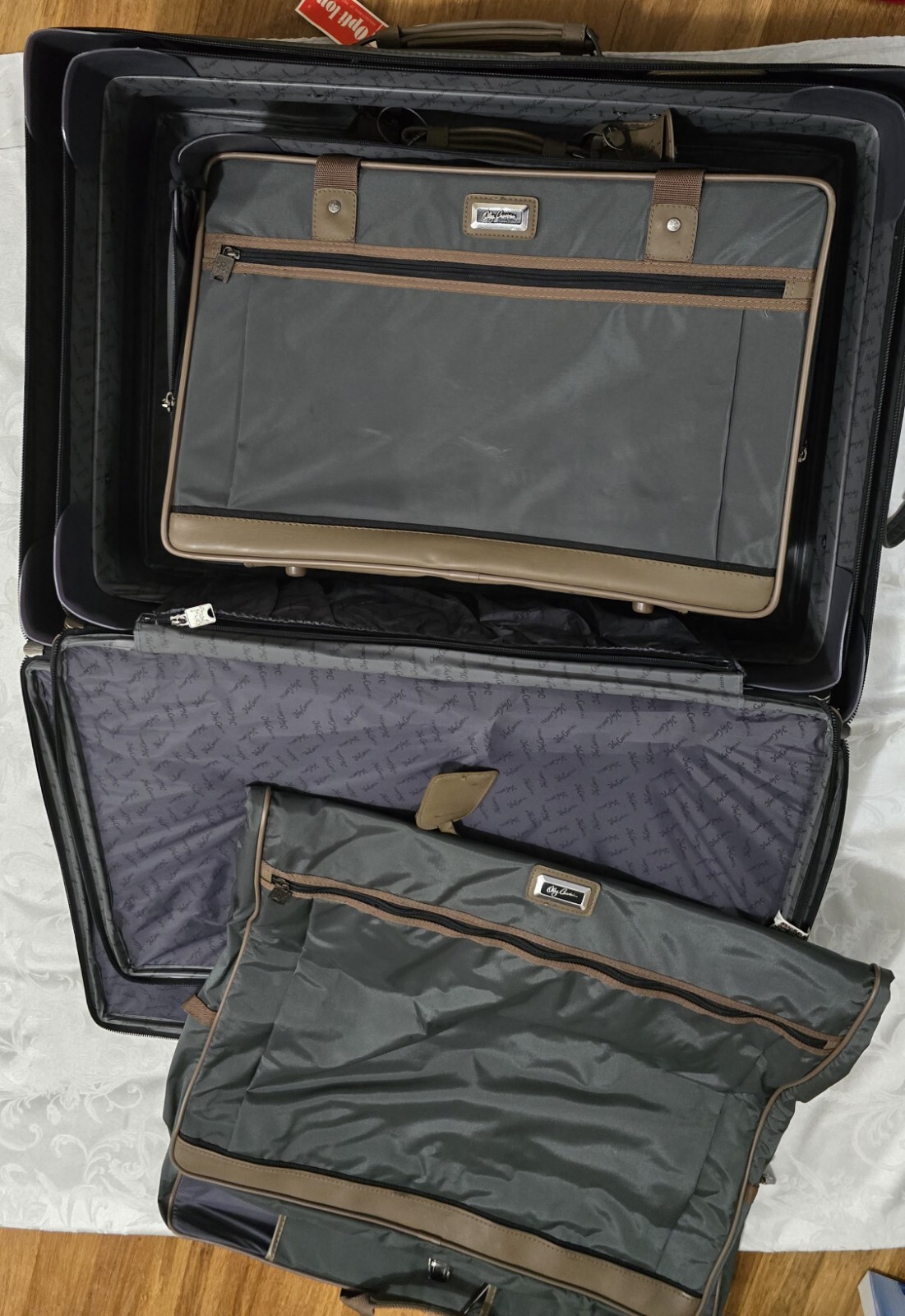 Vintage 1980sOleg Cassini Escapade 5 pcs Luggage Sets,in original box,Never used