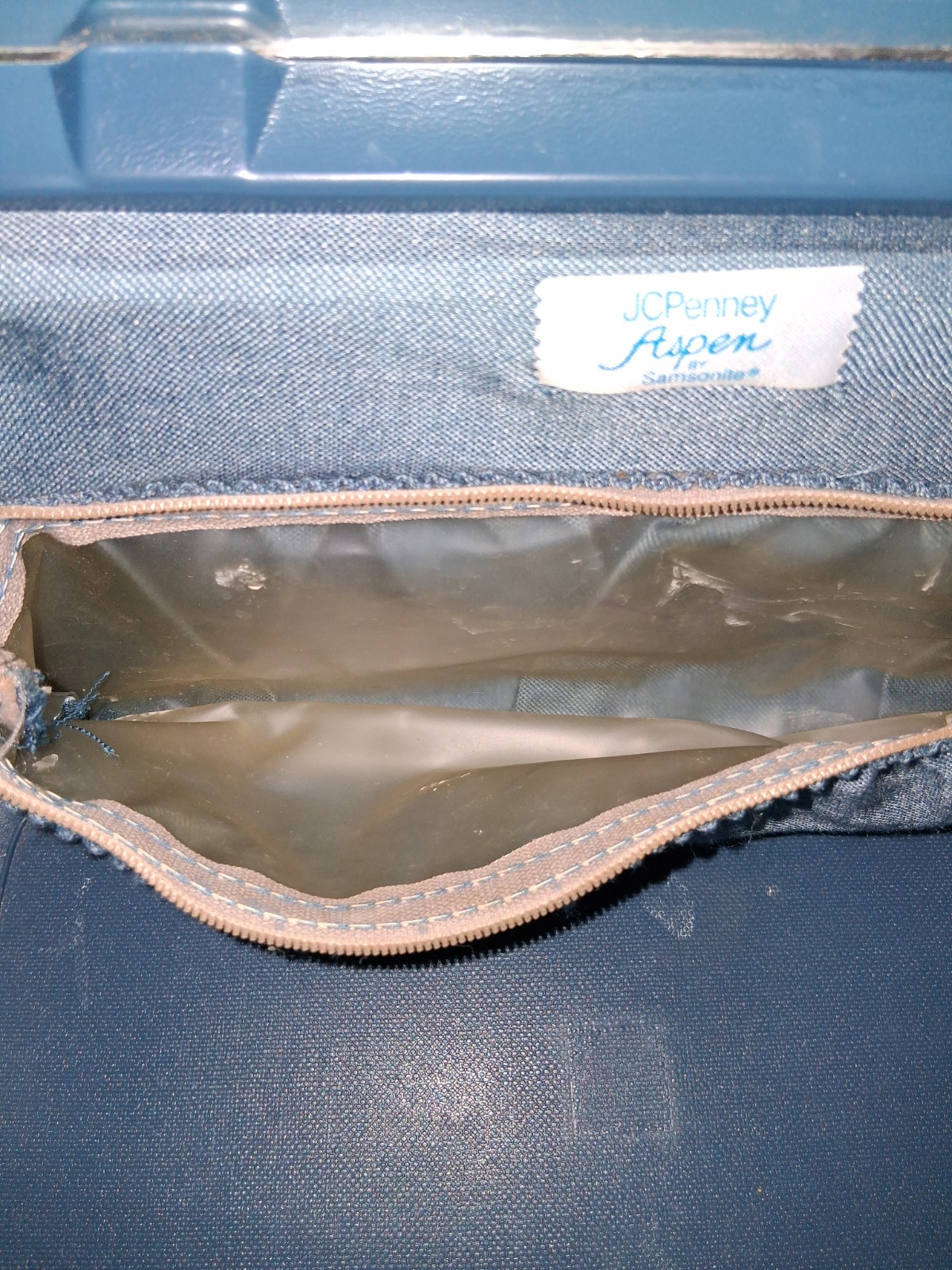 Vtg Blue JCPenney Aspen by Samsonite Silhouette Train Luggage Cosmetic Case Key