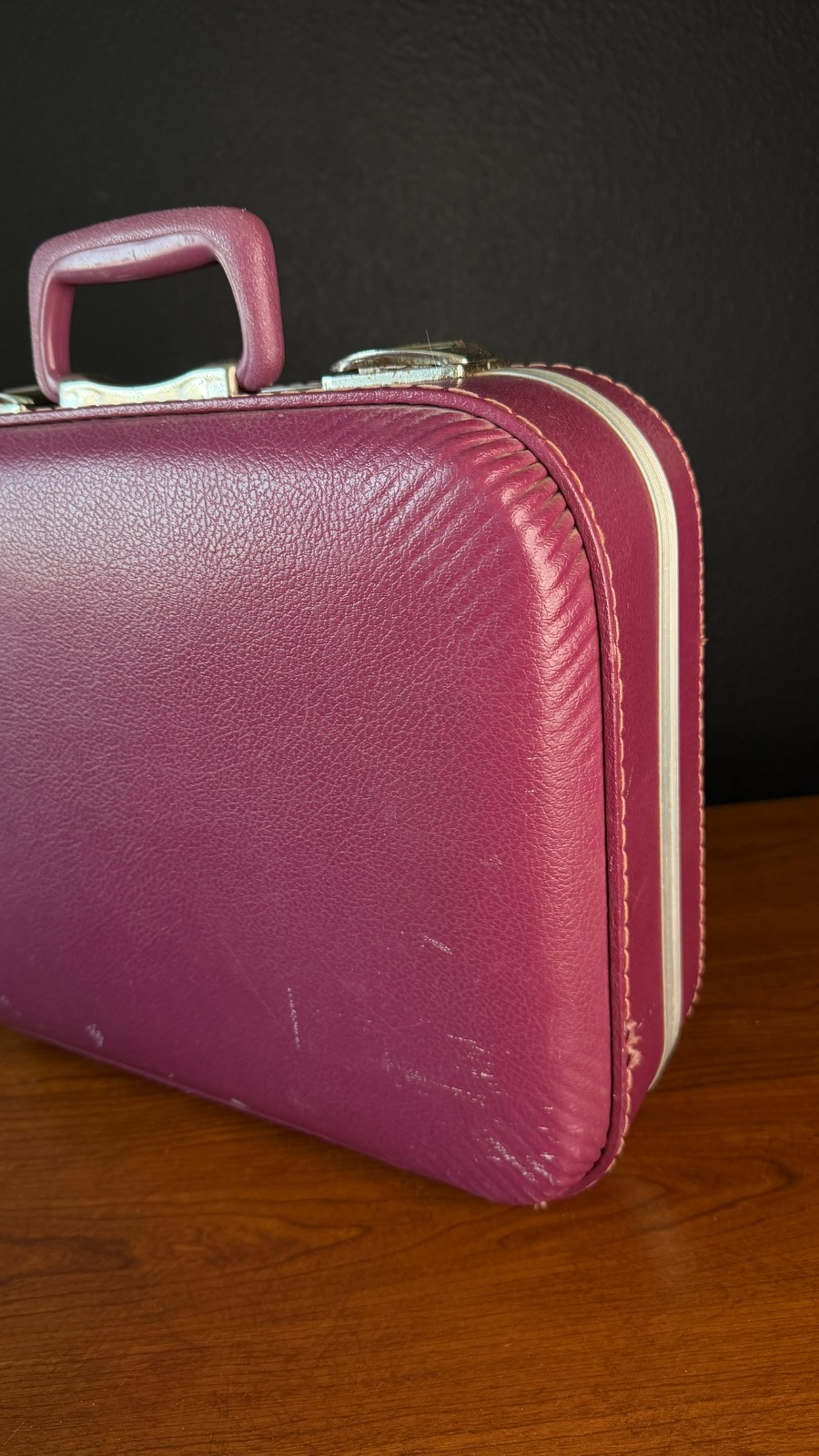 Vintage 1960s small purple suitcase 15″ child’s hard shell train case pink mauve
