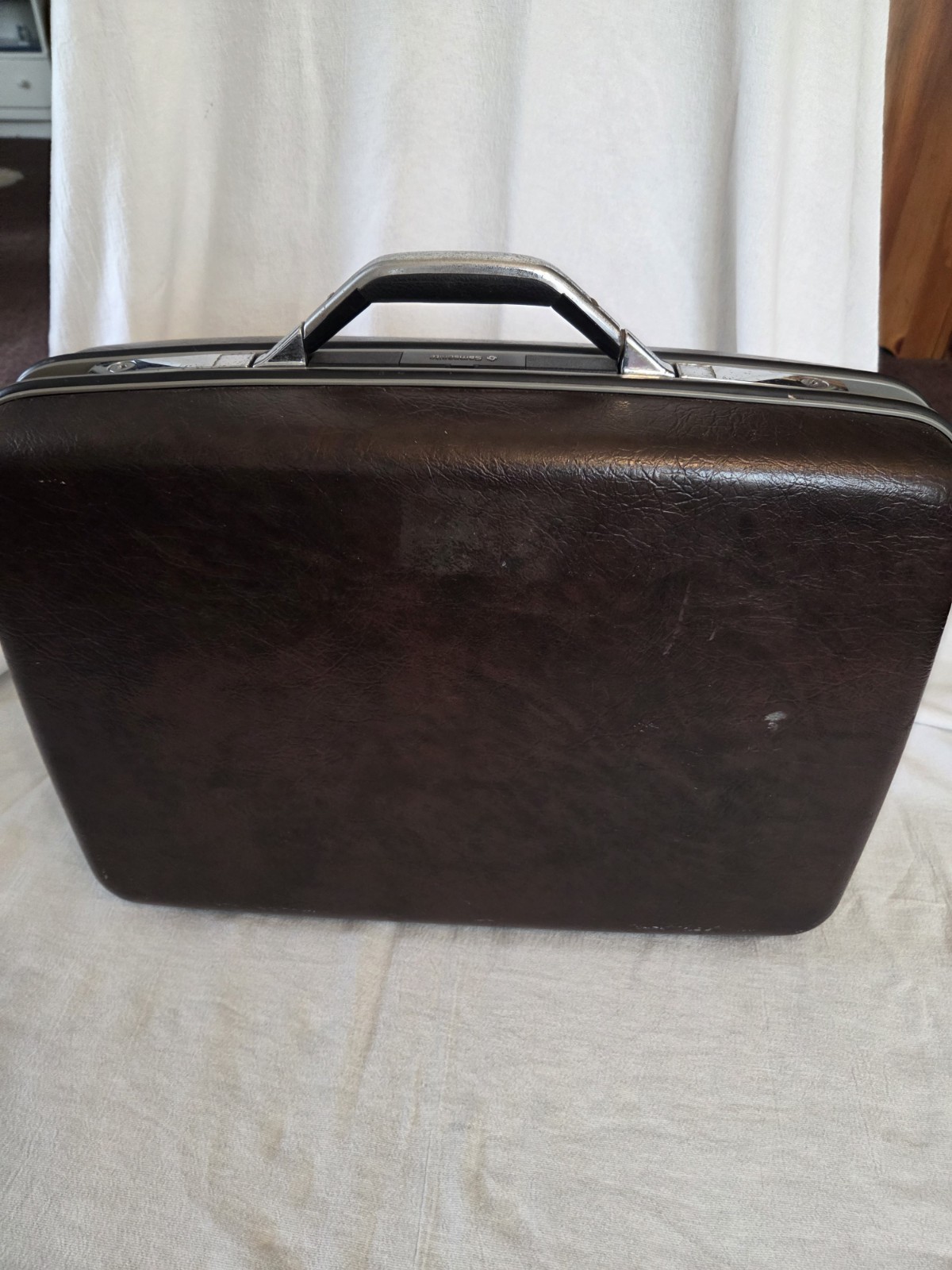 Vtg Samsonite Silhouette Brown Hardside Suitcase Luggage 22″