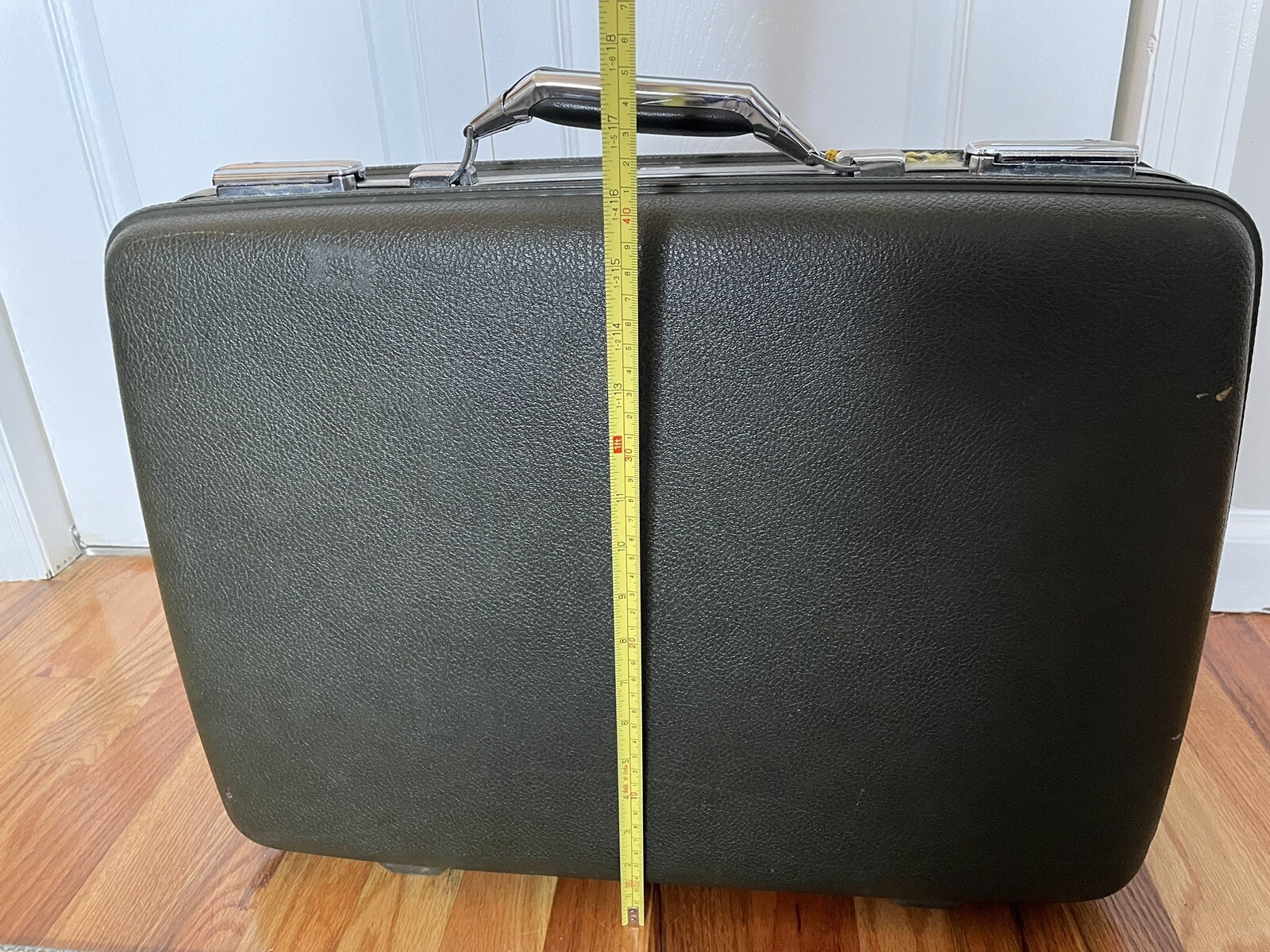Vintage American Tourister Hard Shell Suitcase 22”x 17” Charcoal