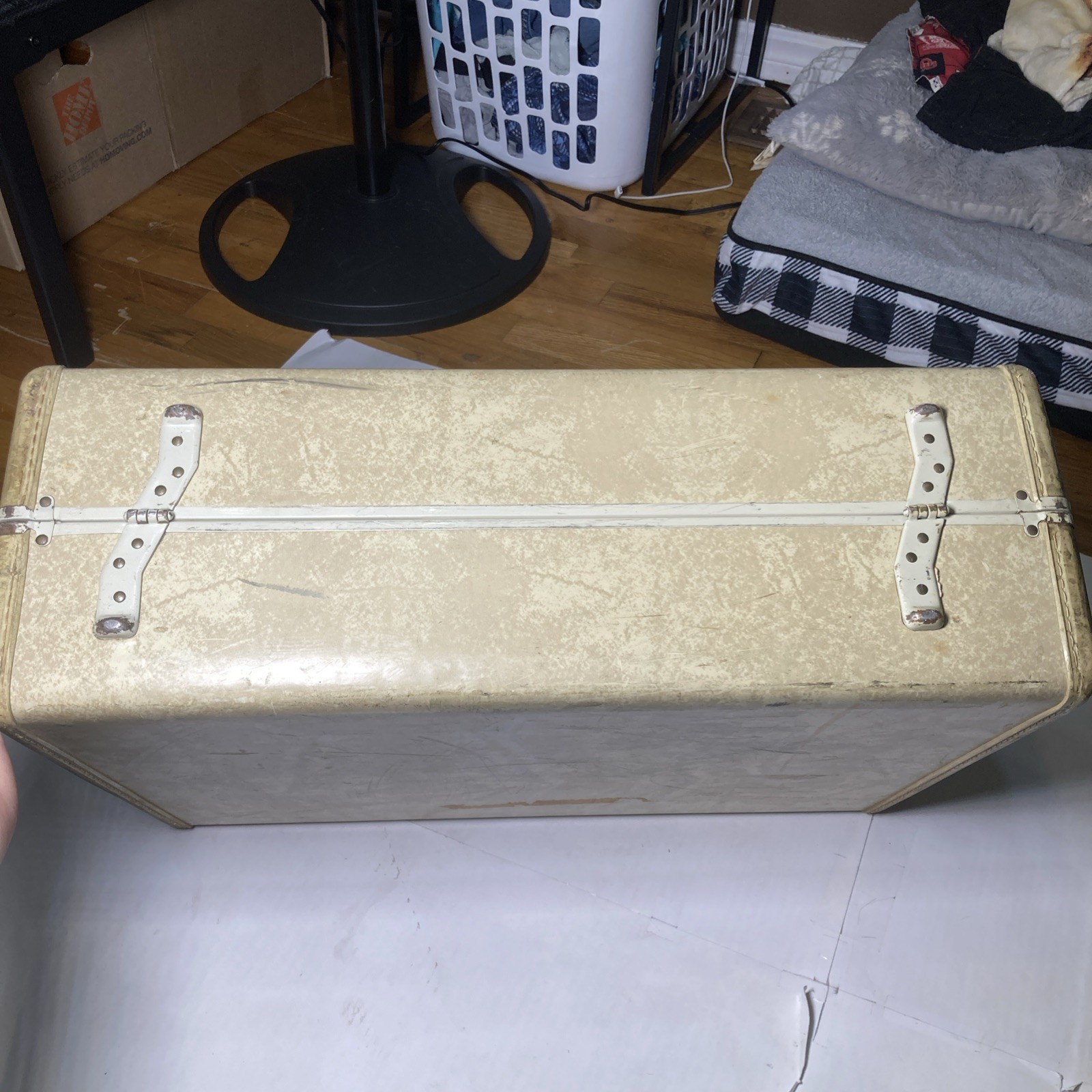 Vintage 1950s Samsonite Shwayder Brothers Marble Cream Suitcase and vanity 2 Set