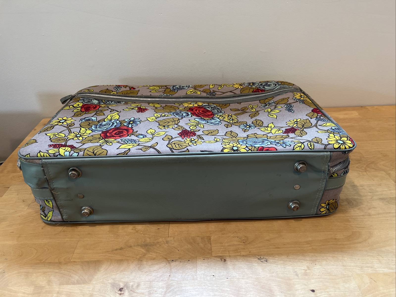 Vintage Flower Power Retro Suitcase Luggage 60s-70’s BoHo Hippee