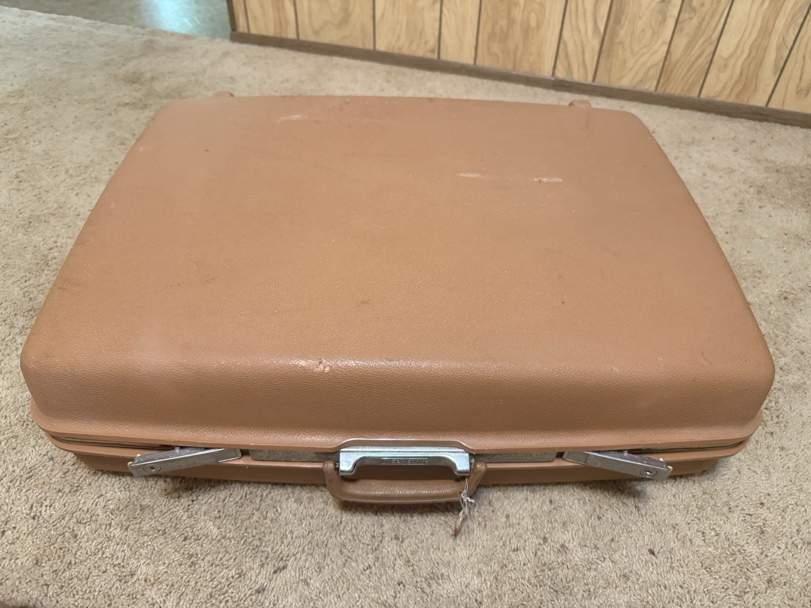 1970s Vintage Tan Samsonite Concord Hard Shell Suitcase 26x21x8