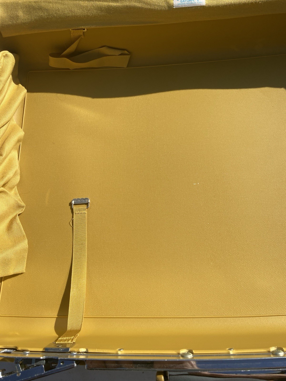 Vintage Gold Large Samsonite Saturn II Luggage Suitcase Hard Shell W/ Key 24×18