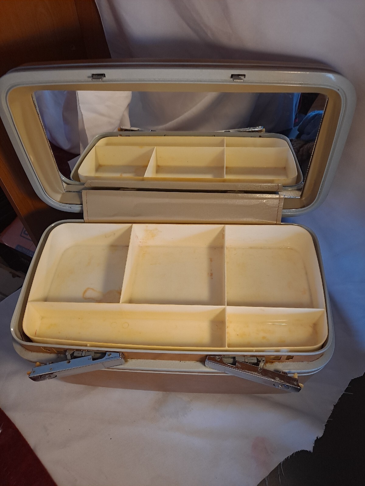 Samsonite “Profile”Vtg Womens Tan Train Case, mirror, lock, key & Makeup Tray
