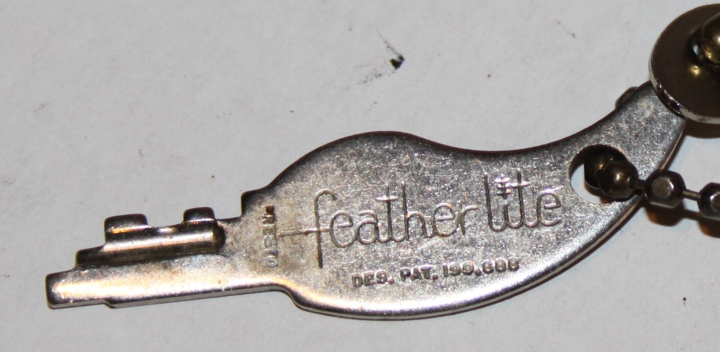Vintage Presto Feather Lite Luggage Train Case Suitcase Key #1742