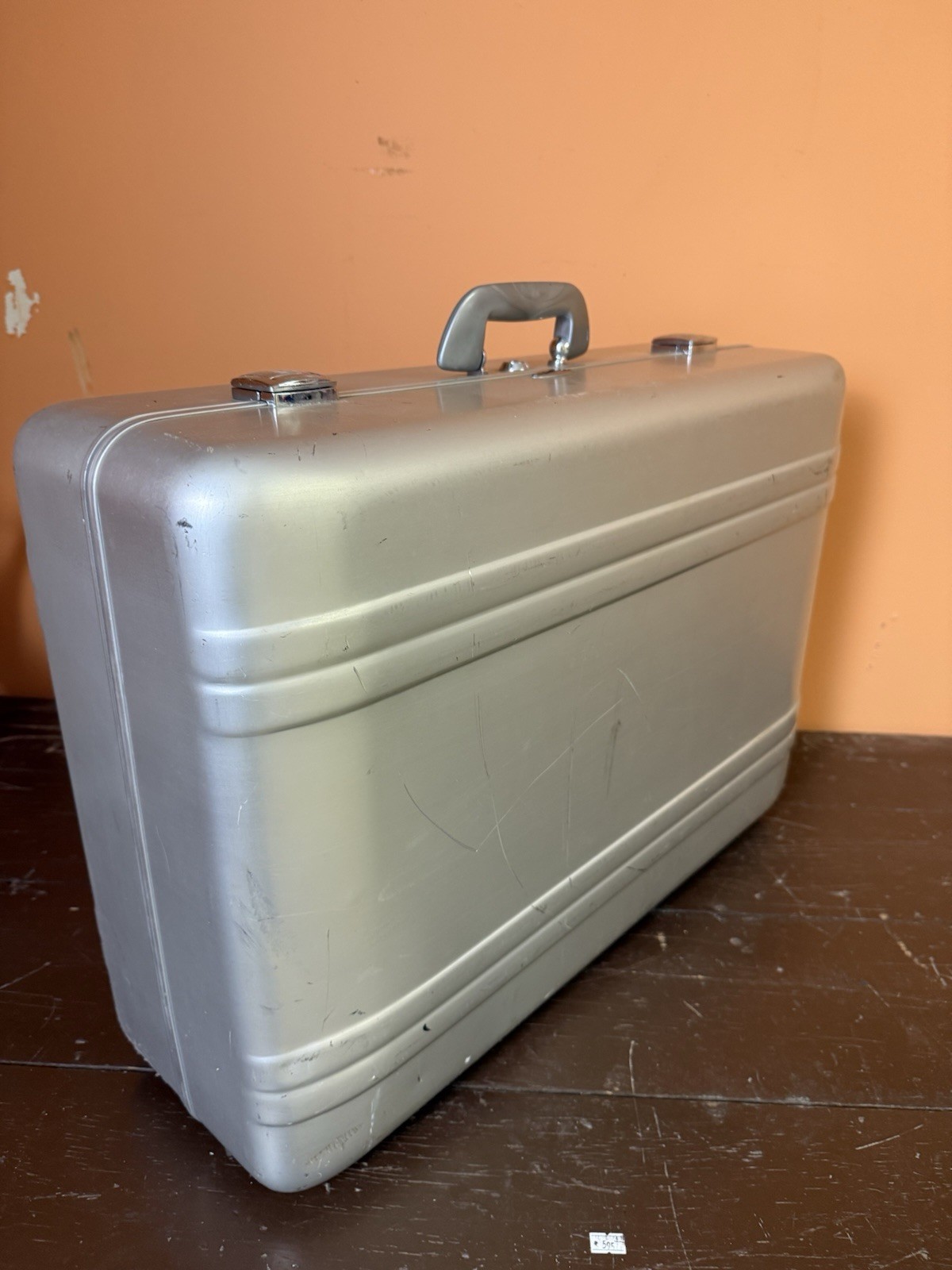Vintage Zero Halliburton Aluminum Suite Case Case Silver 1970s Office Modernism