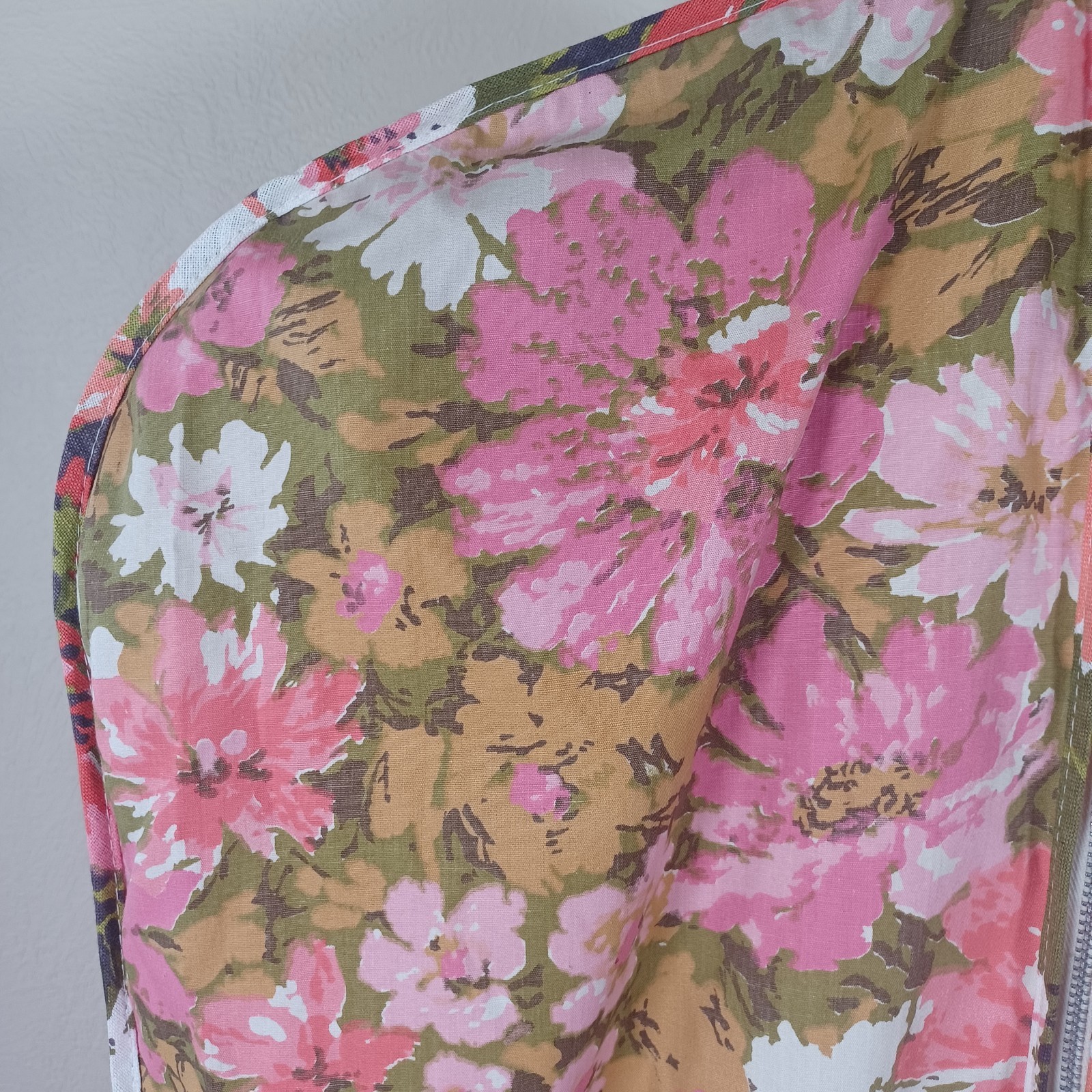 Vintage 1970s Flower Power Granny Cottage Chic Garment Bag Serval Zipper