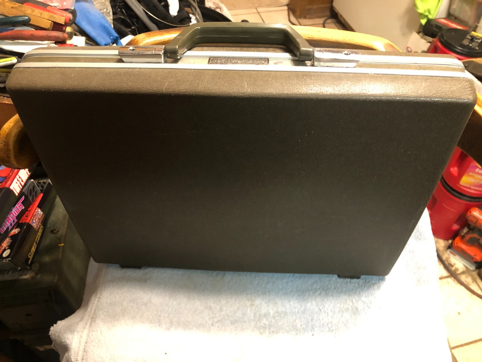 Vintage 60’s Briefcase Royal Traveler Key Locks Brown No key