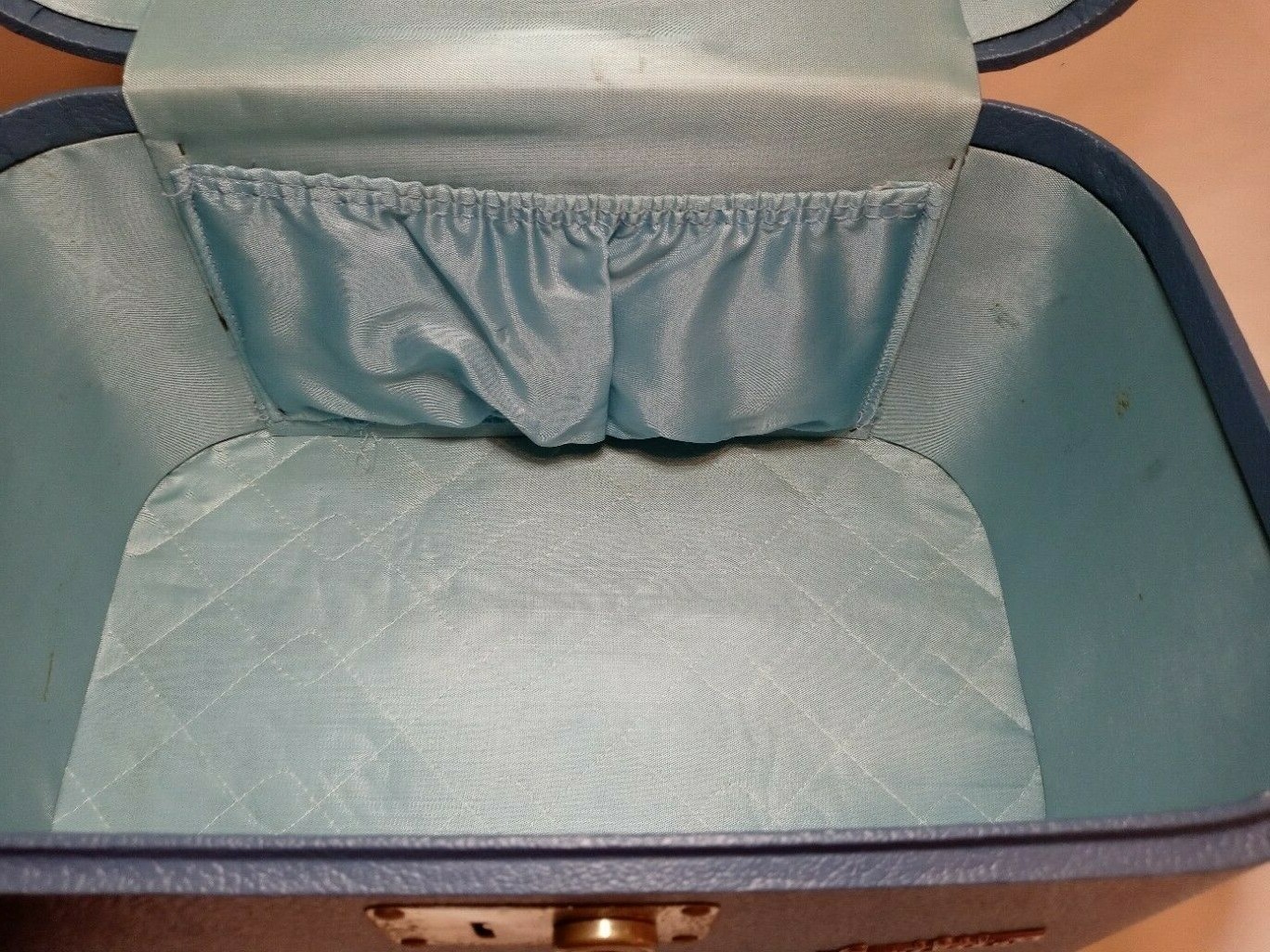 Carilite Vintage Hard Cosmetic Suitcase w/Mirrror