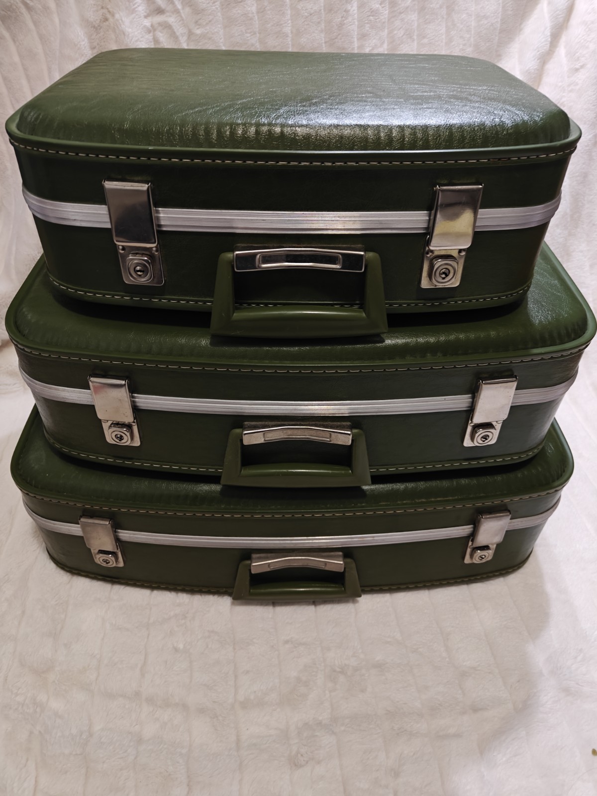 Vintage Avocado Green 3-Piece Luggage Set Nesting With Keys! VGC For Age!