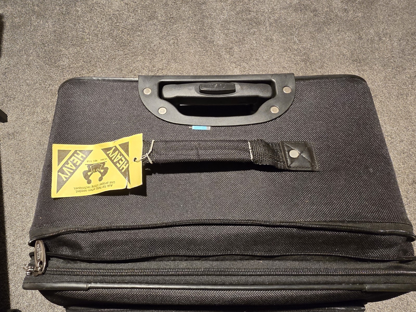 Large Black U S Traveler soft sighted luggage bag very good condition