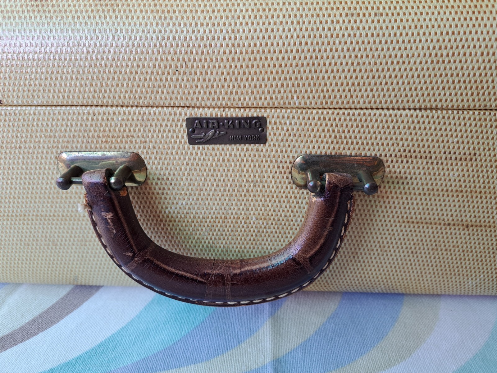 Vintage Air King Gold Tweed 24″ Suitcase Brown Embossed Alligator Leather