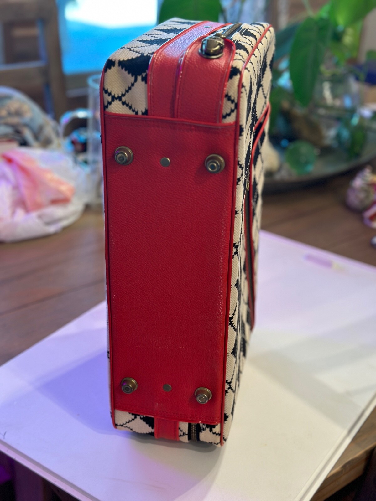 So VINTAGE and Super RETRO Traveling case Black, white pattern with RED accents!