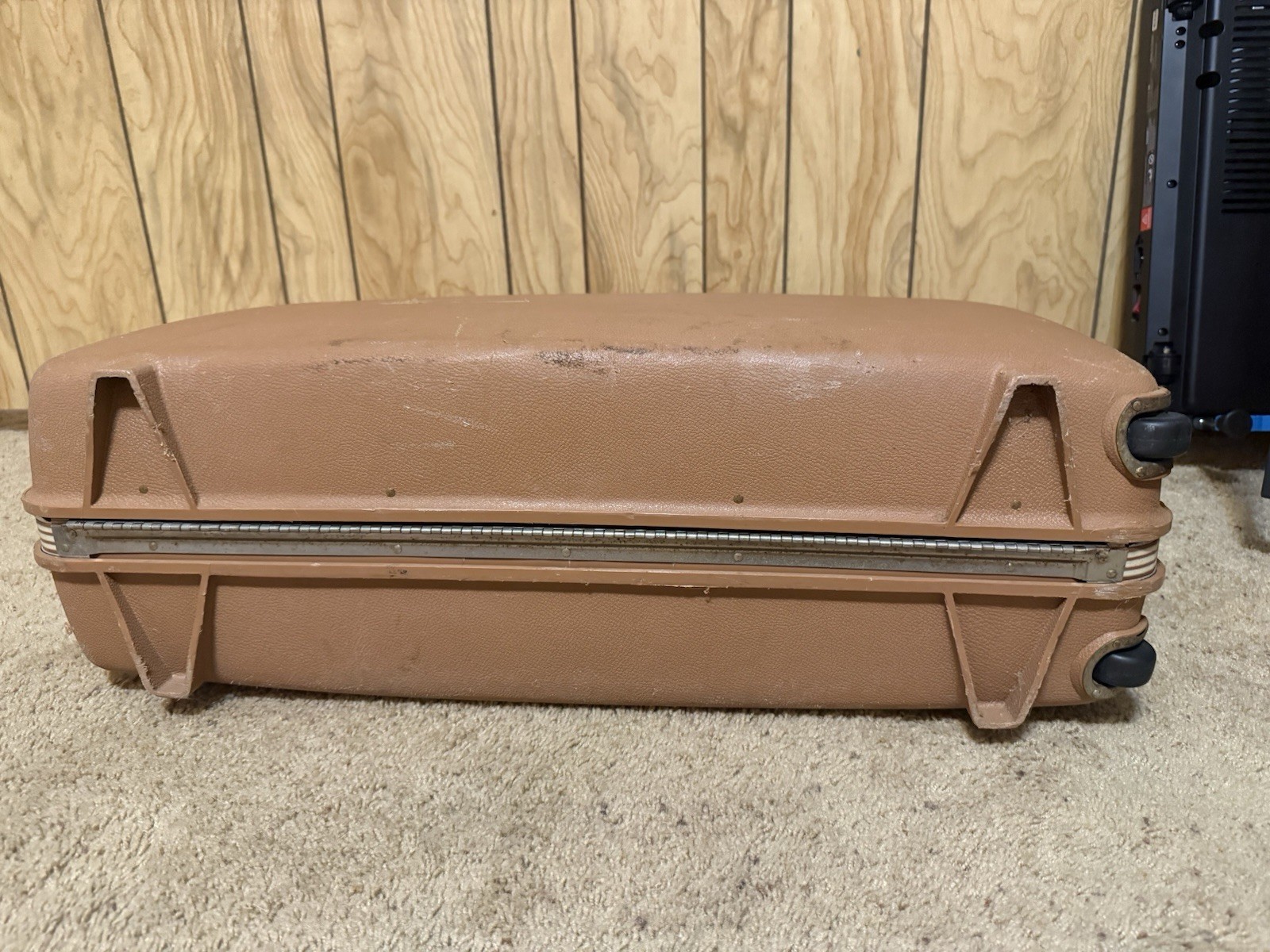 1970s Vintage Tan Samsonite Concord Hard Shell Suitcase 26x21x8