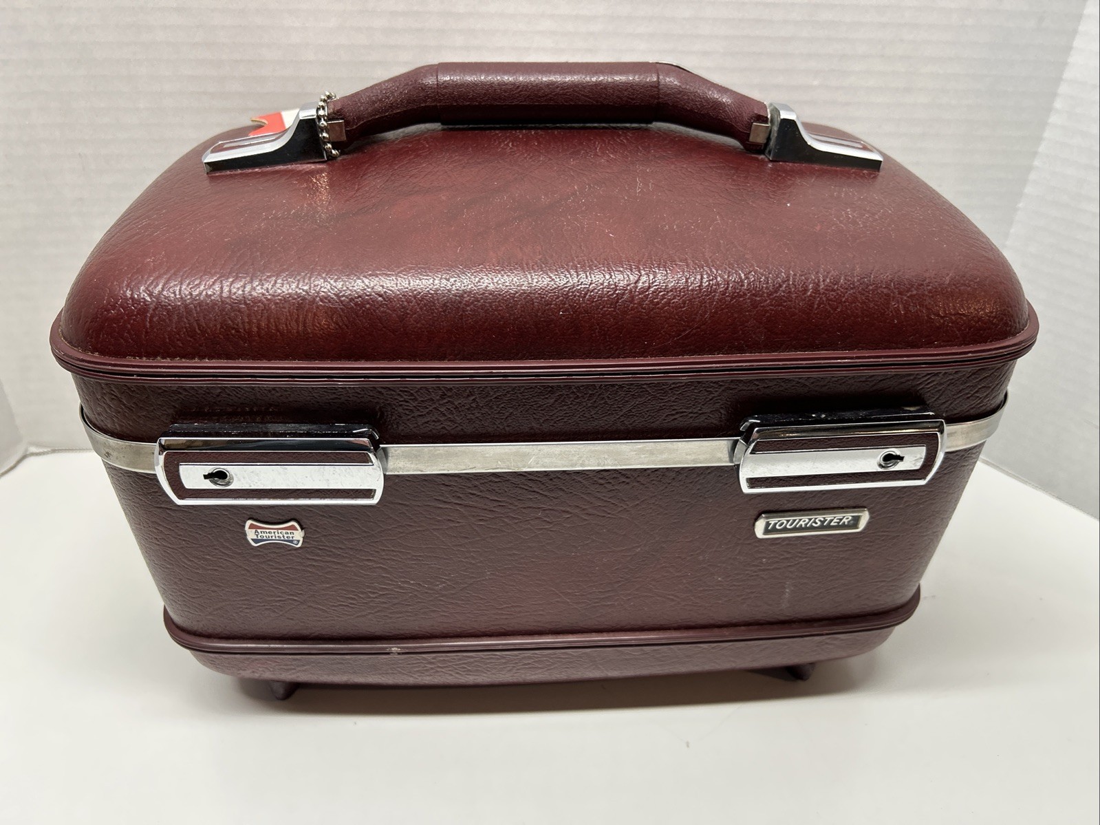 Vtg American Tourister Burgundy Train Hard Makeup Case w/Tray & Mirror No Key