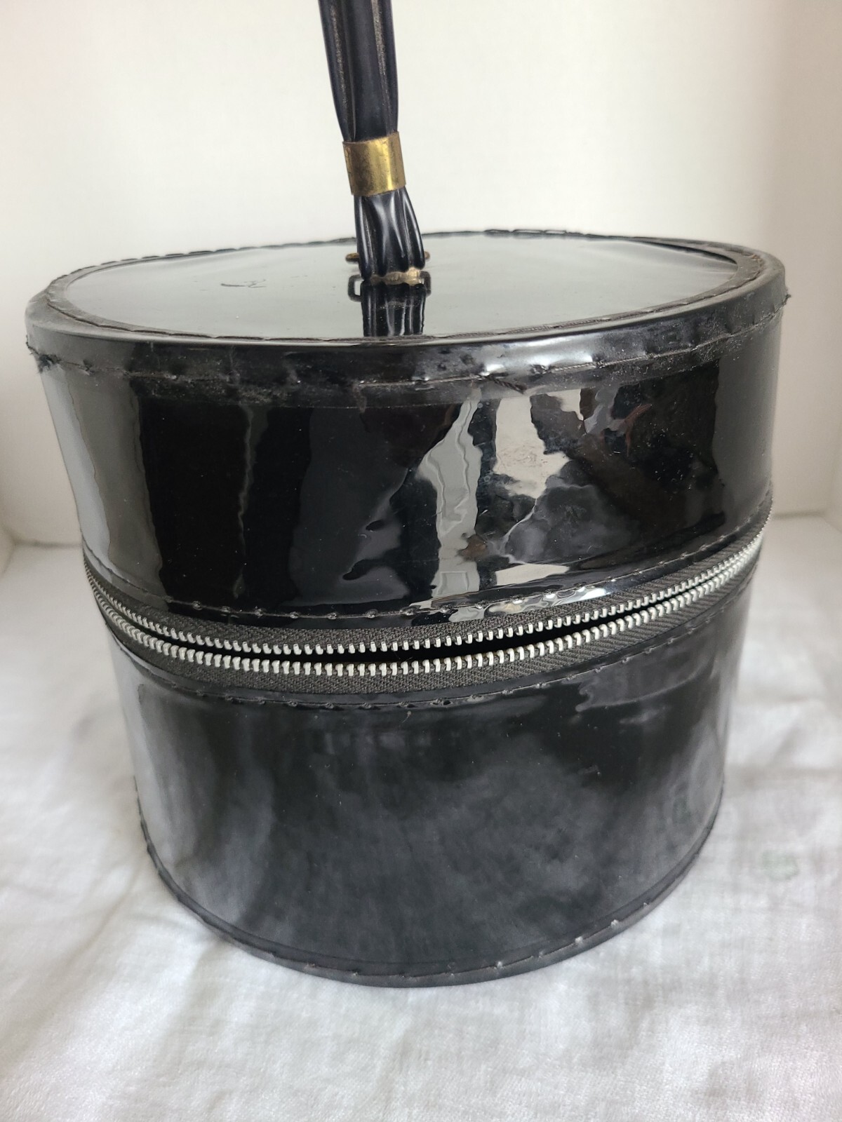 VTG. Hat Wig Case Train Luggage Zippered;7″ T X 8″D Suitcase Black /Gold Lining