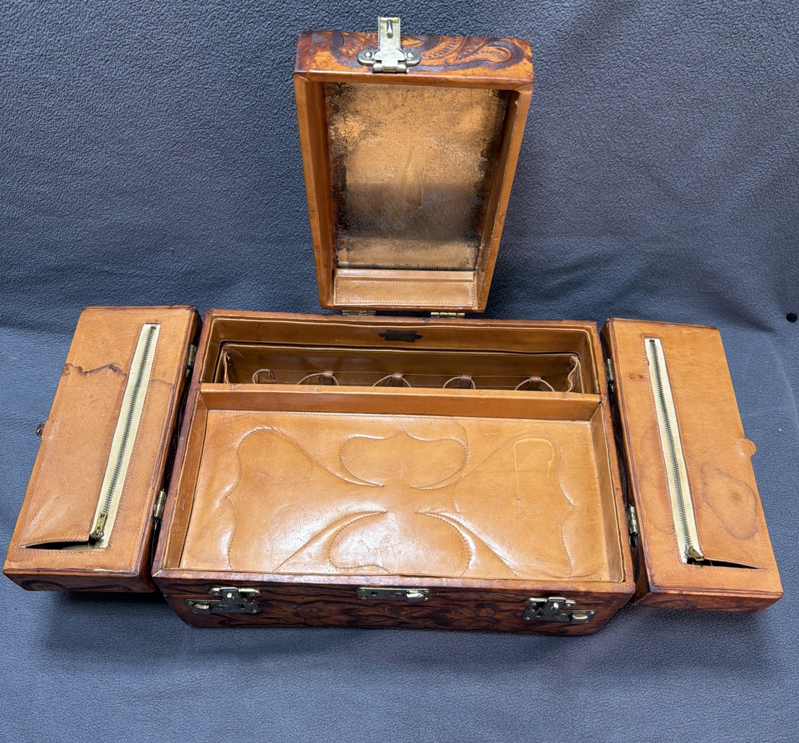 Vintage La India Bonita Mexico Tooled Train Case Leather Travel Vanity Carved