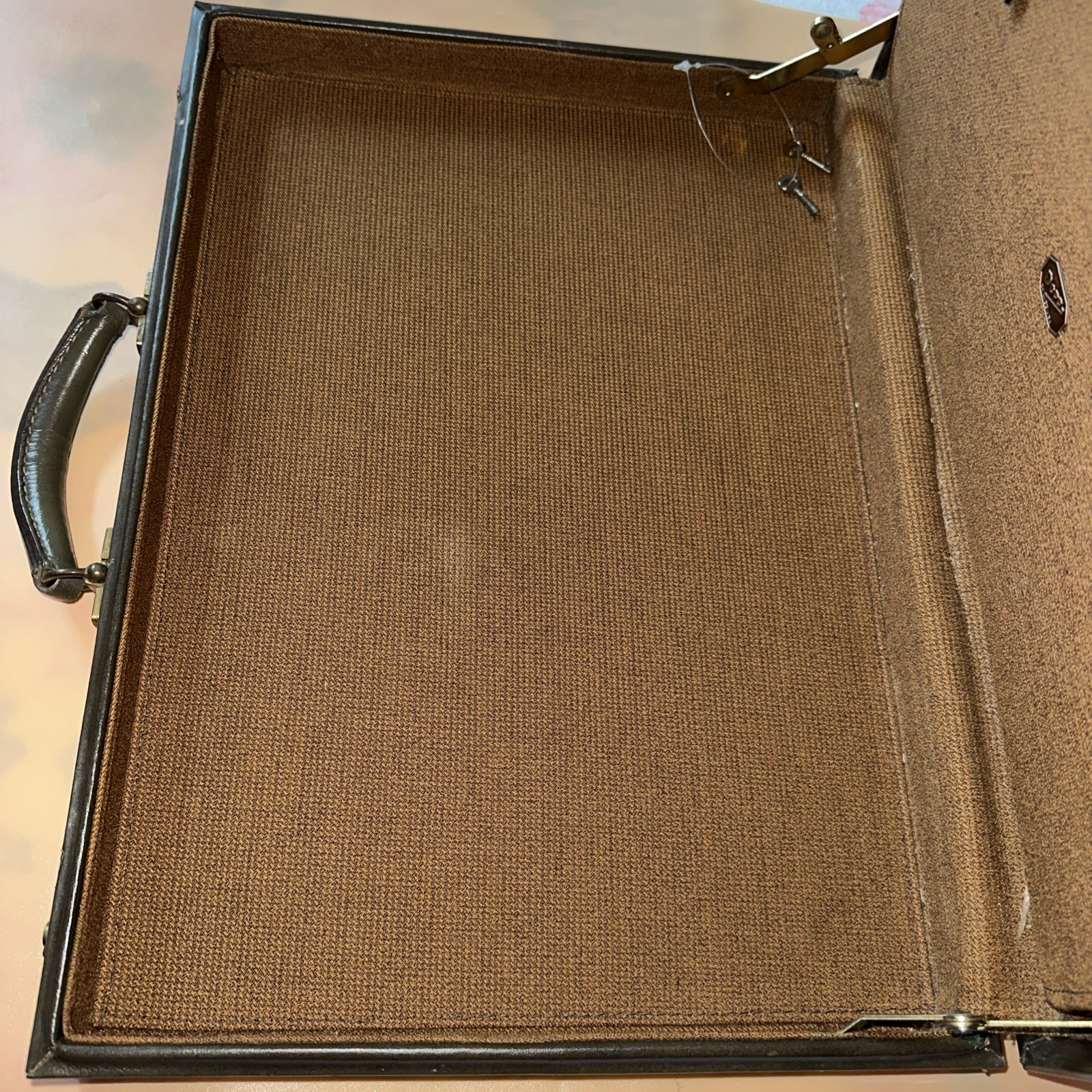 (#N64). Vintage DOPP suitcase from about 1950.