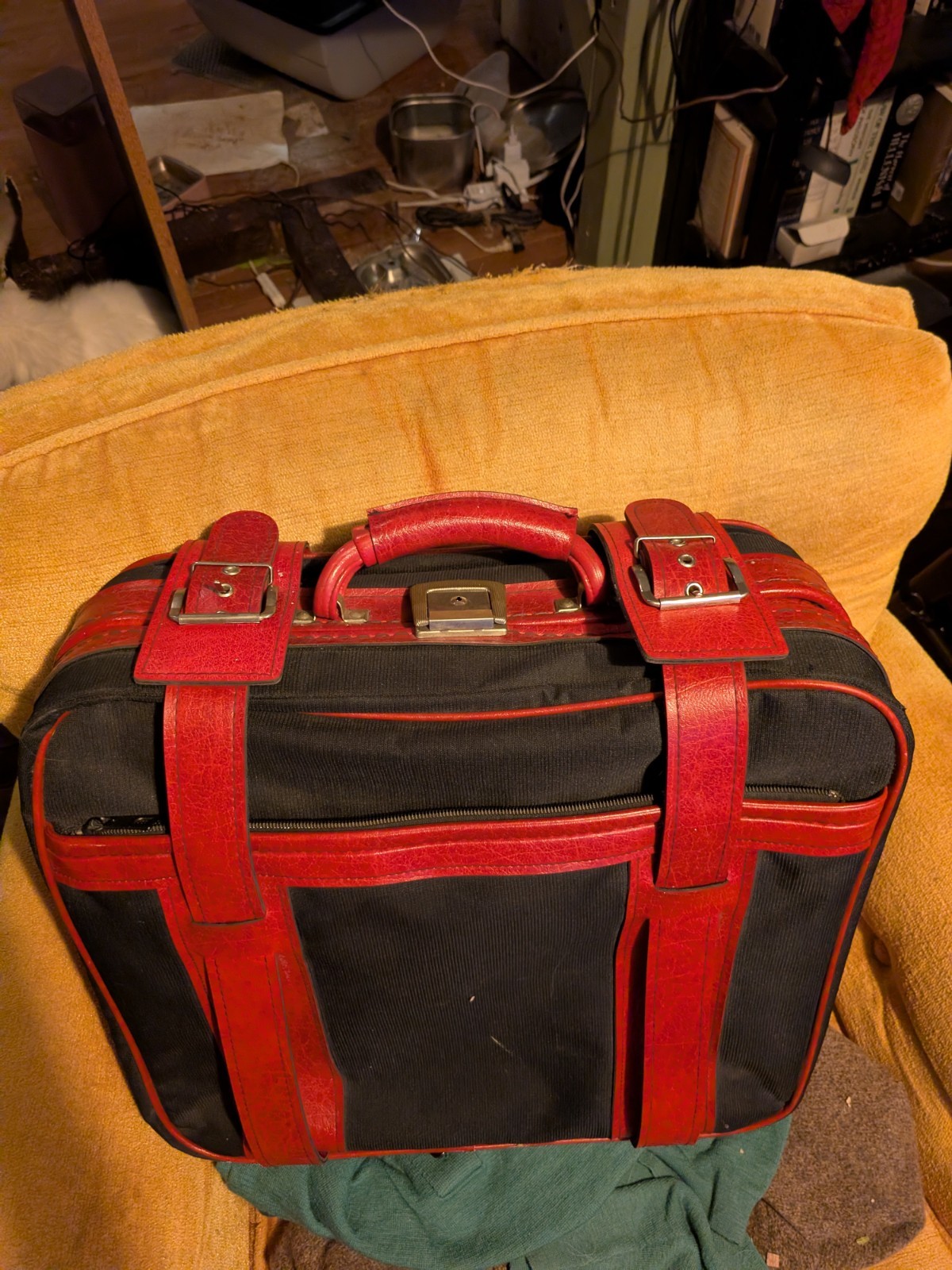 Vintage 1970s JCPenney Penncrest Soft-Sided Suitcase 24″ Black Canvas Red Vinyl