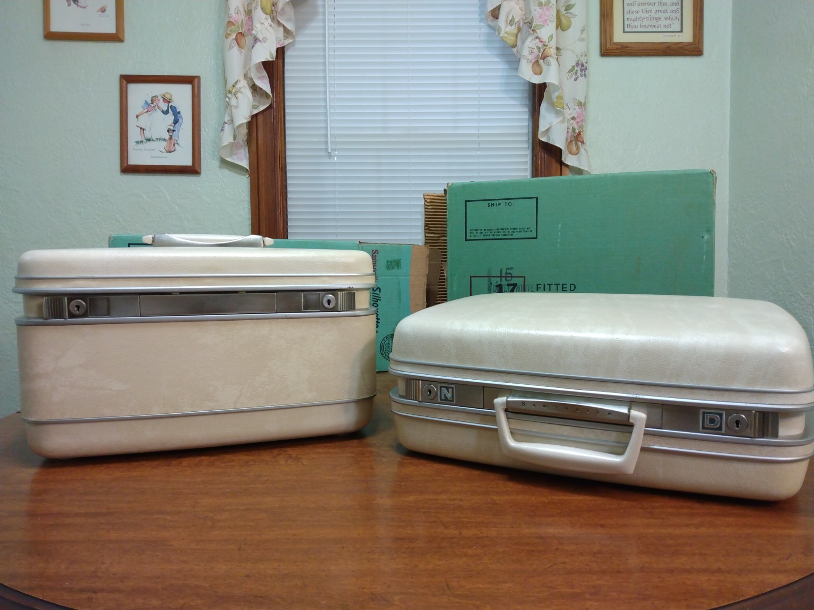 VTG Off White SAMSONITE SHILOUETTE LUGGAGE SET w Keys Beauty Vanity Train Case