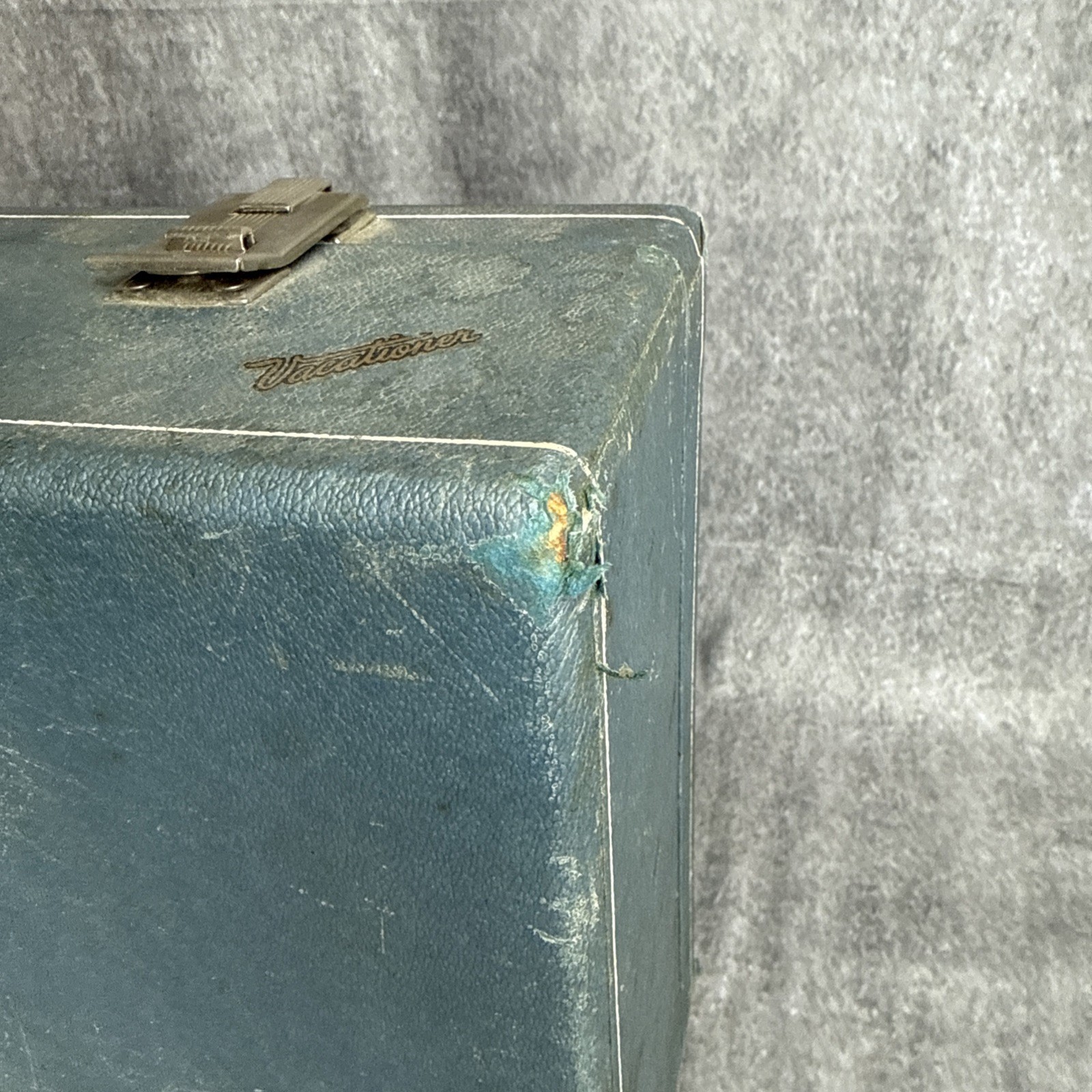 Blue VACATIONER Hardshell Suitcase w/ Flip Up Metal Latch & Bakelite Handle