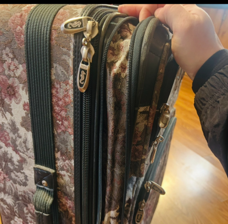 Vintage Atlantic Tapestry Luggage Floral Pattern w/ Wheels 🌺💼