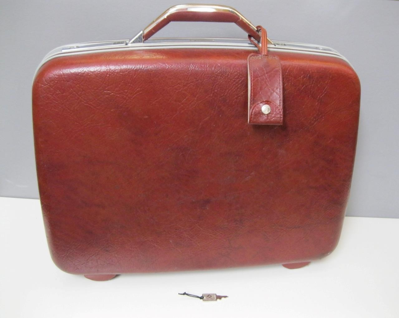 CLEAN! 1980s Samsonite Hardshell Silhouette Burgandy MAROON Red/KEY-Tag SUITCASE