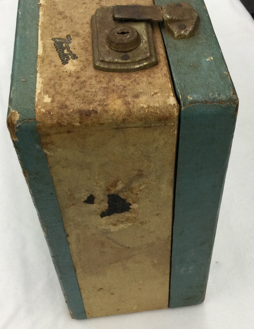 Vintage Veevel Vacation Suitcase, 18” X 11” X 5.5”, Preowned.