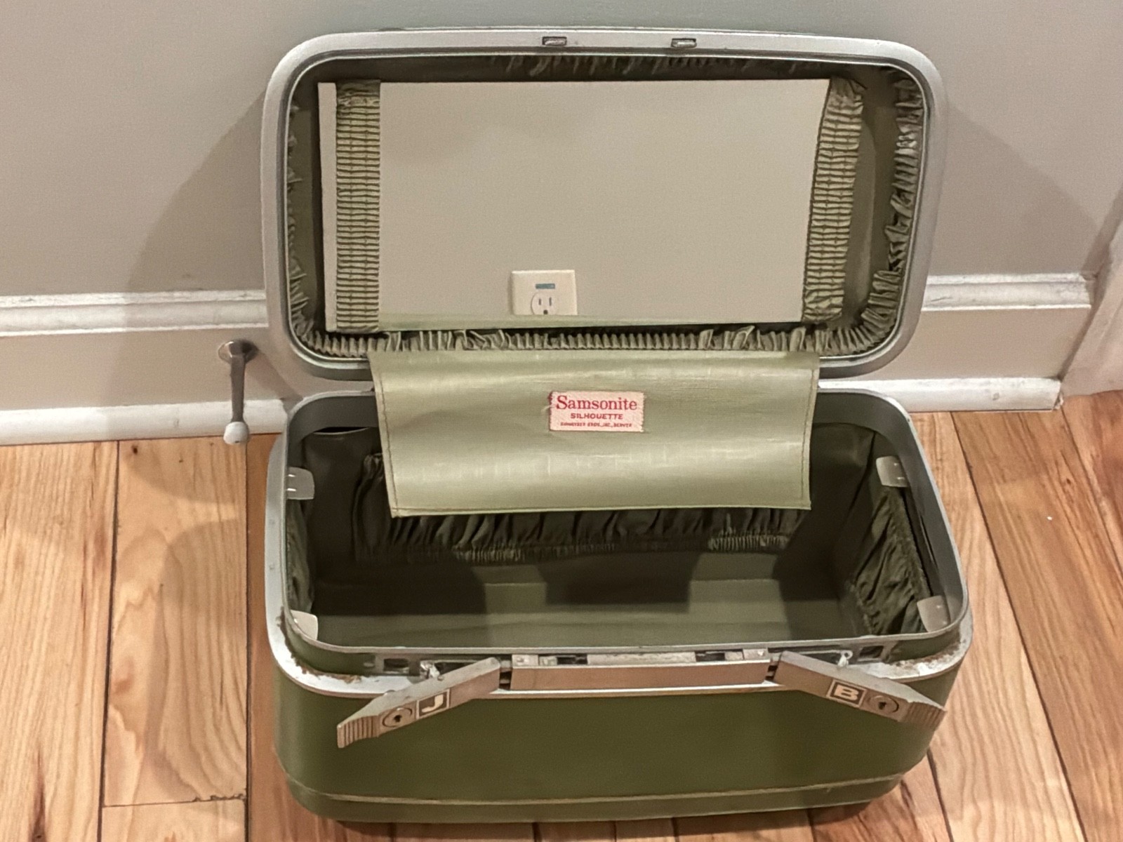 Vintage Samsonite Silhouette Olive Green Train Case Makeup Cosmetic Luggage