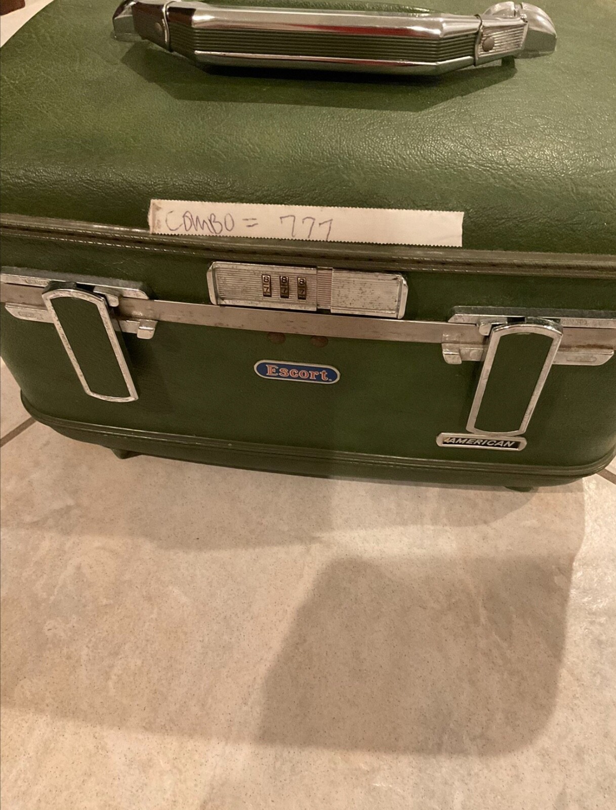 VTG 1970s ESCORT American Luggage Vanity Train Case Avocado Green-read below