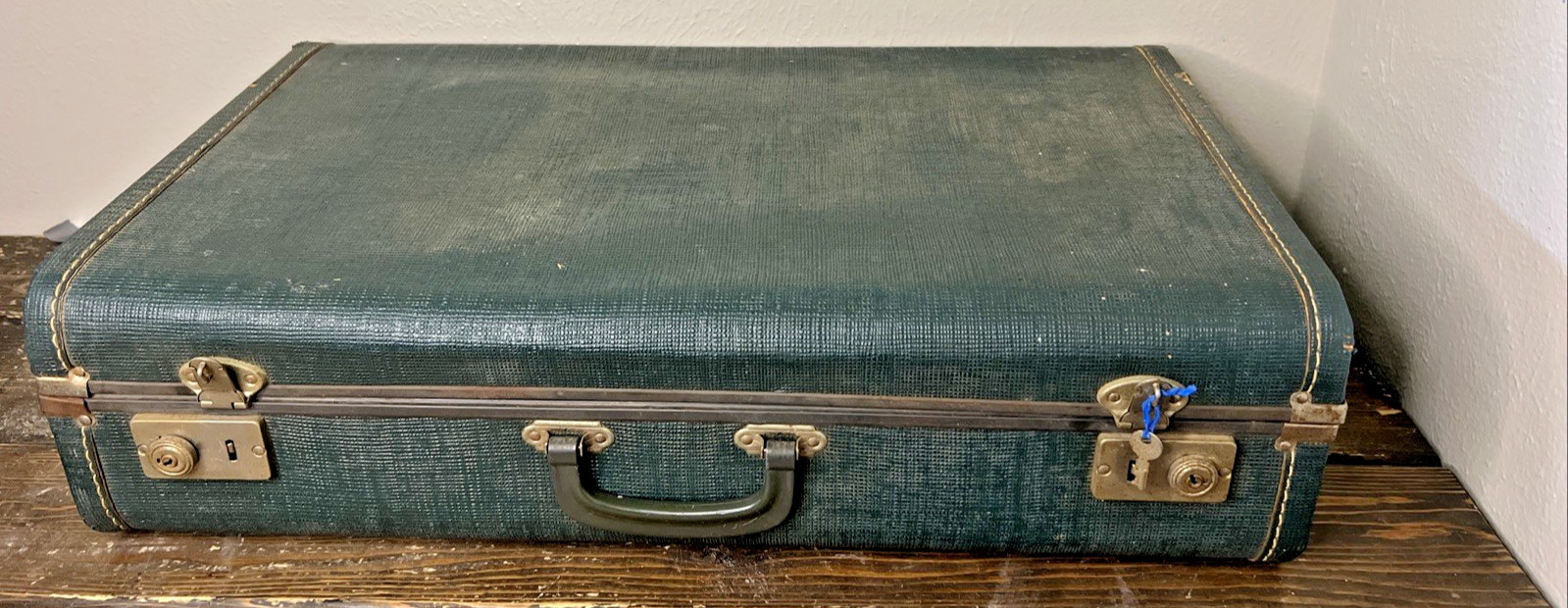 Vintage 3-Piece Nesting Suitcase Set – Mid-Century Luggage – Original Key Includ