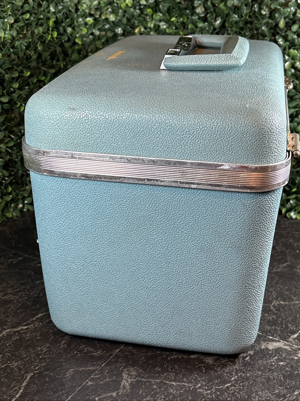 Vintage Oshkosh “None Finer Round The World” 14in Teal Train Makeup Case Luggage