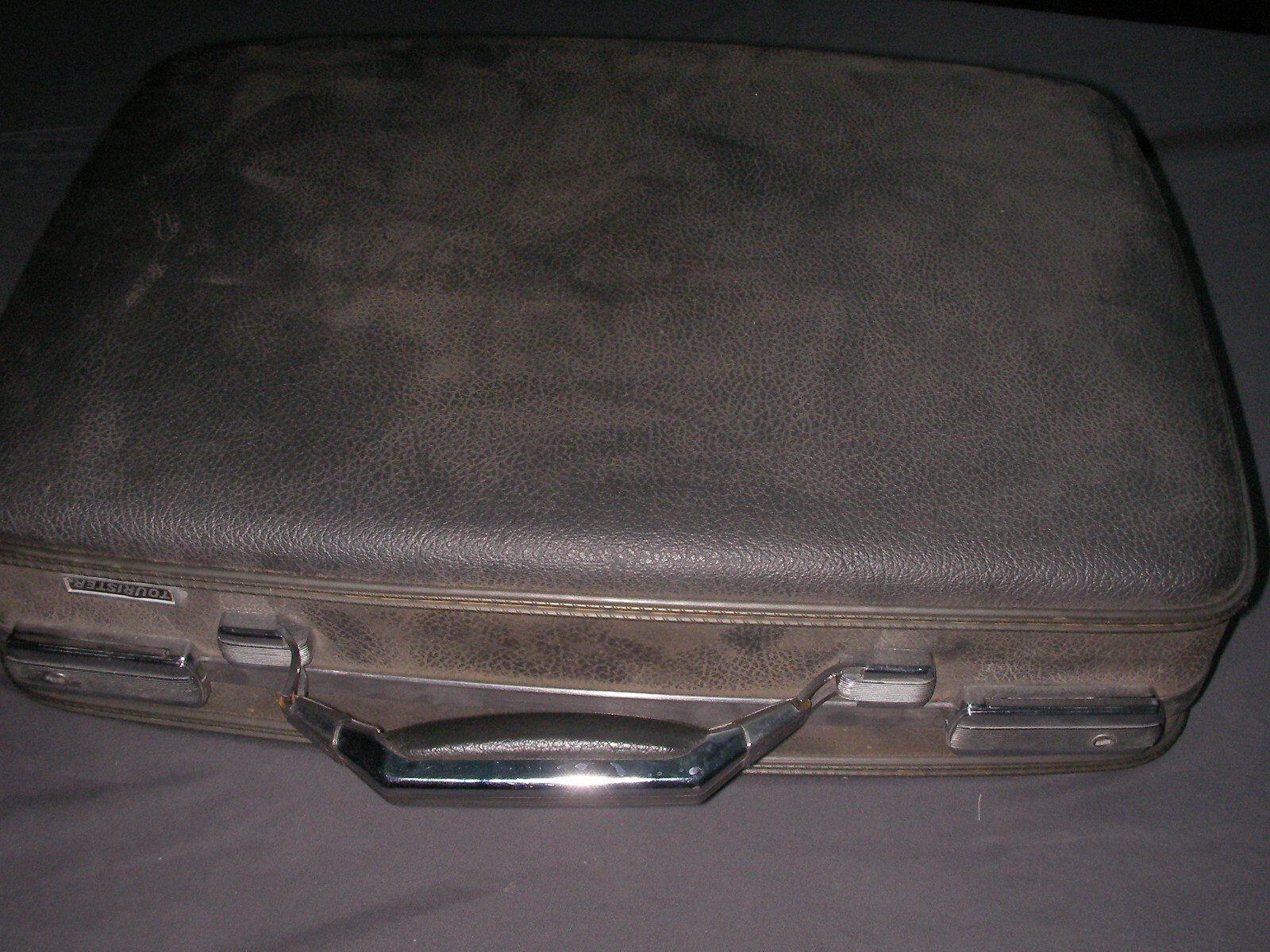 American Tourister Luggage Hard Side Clamshell Charcoal Grey Suit Case w/ keys
