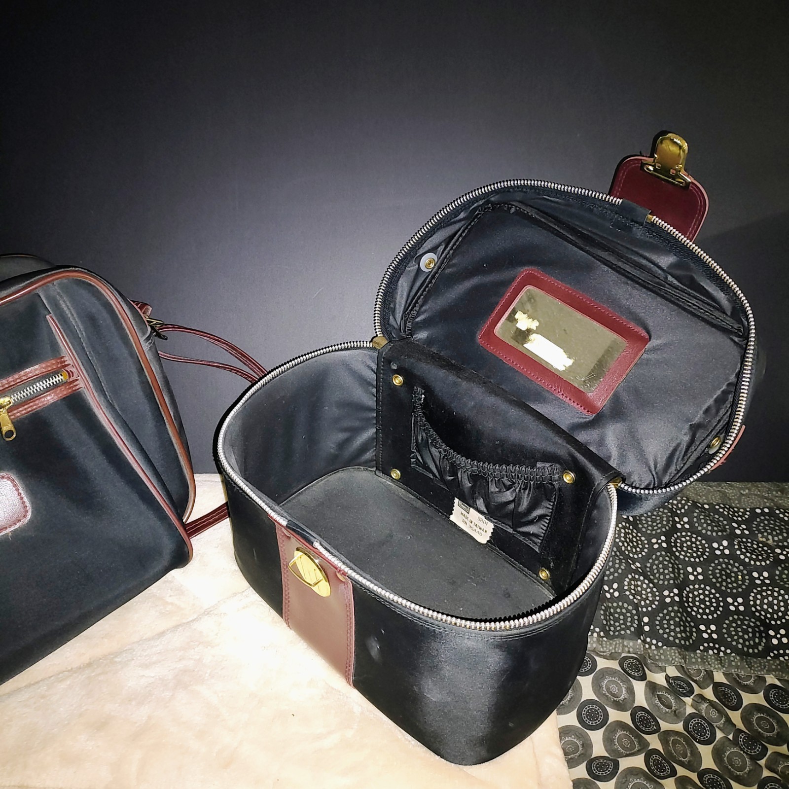 *VINTAGE SEARS* 1980 Travel/Train/Cosmetic Bag/Case #9801 Black/Maroon