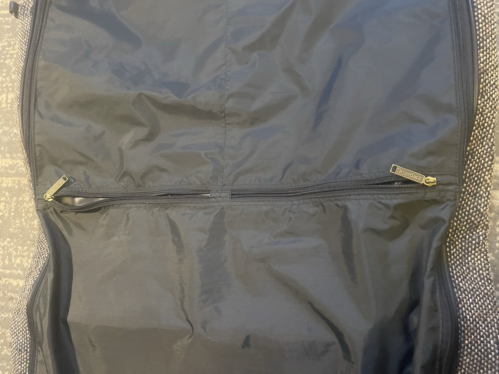 Jordache Vintage Bi-Fold Garment Bag Multicolor