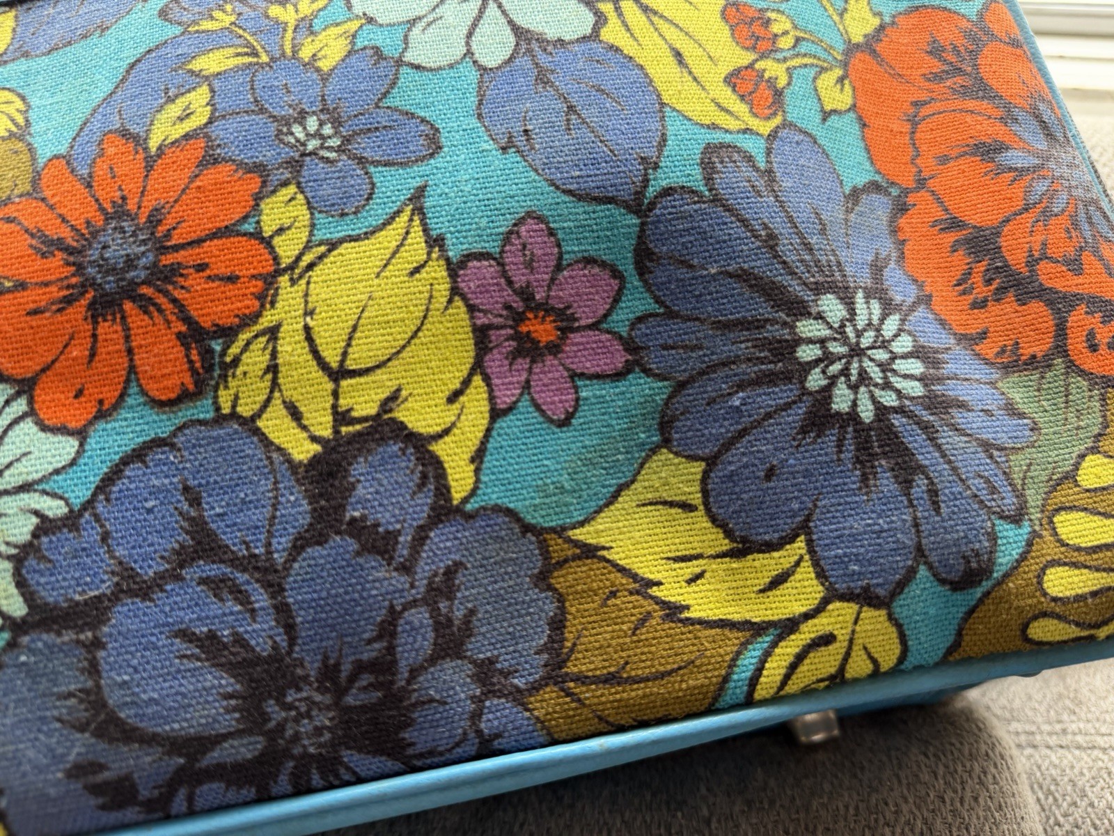Vintage Retro Groovy Flower Power 60s/70s Bantam Travelware Suitcase
