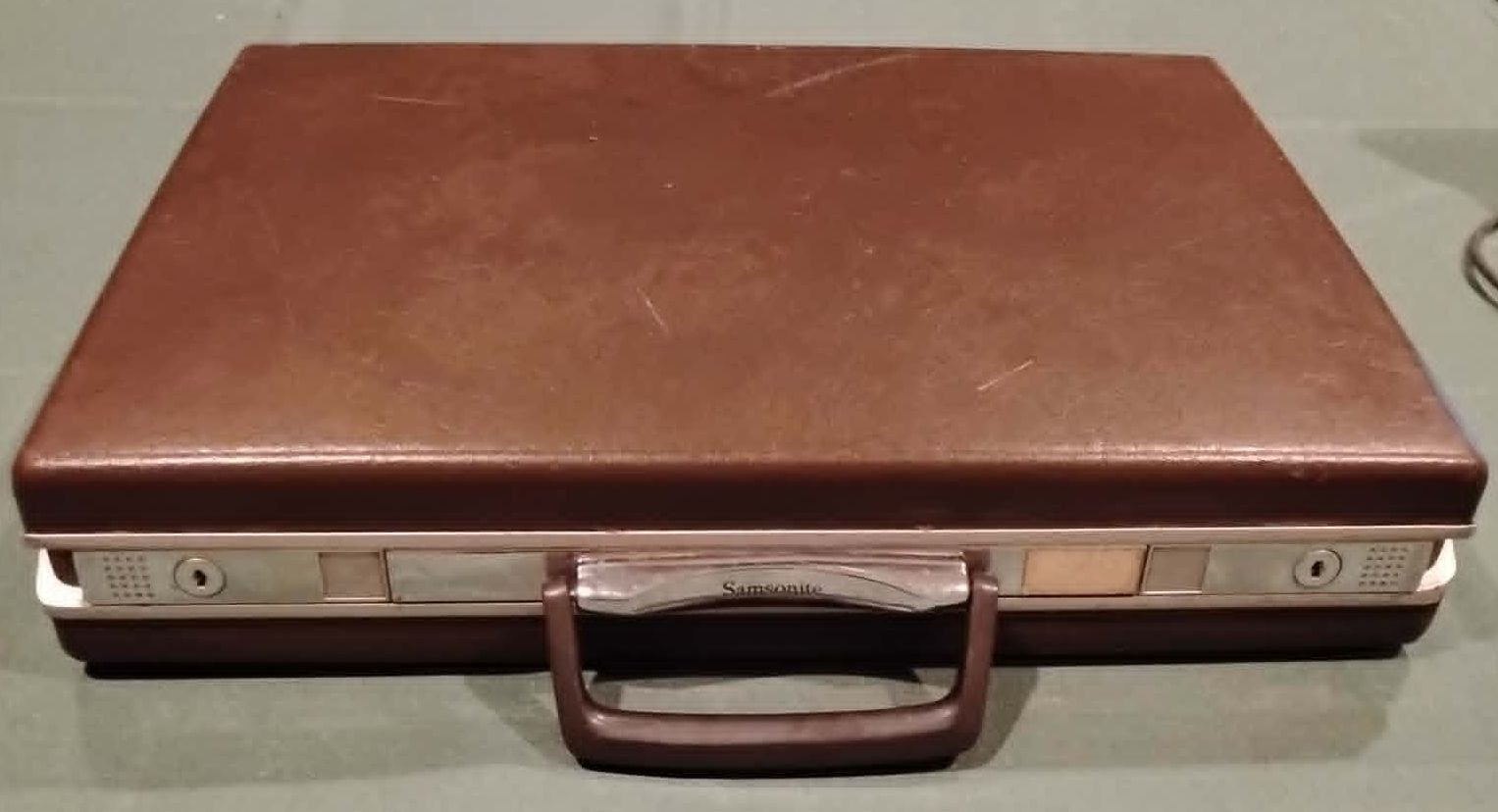 Vintage 1970s Samsonite Briefcase WITH KEY Brown Hard shell Inside Organization