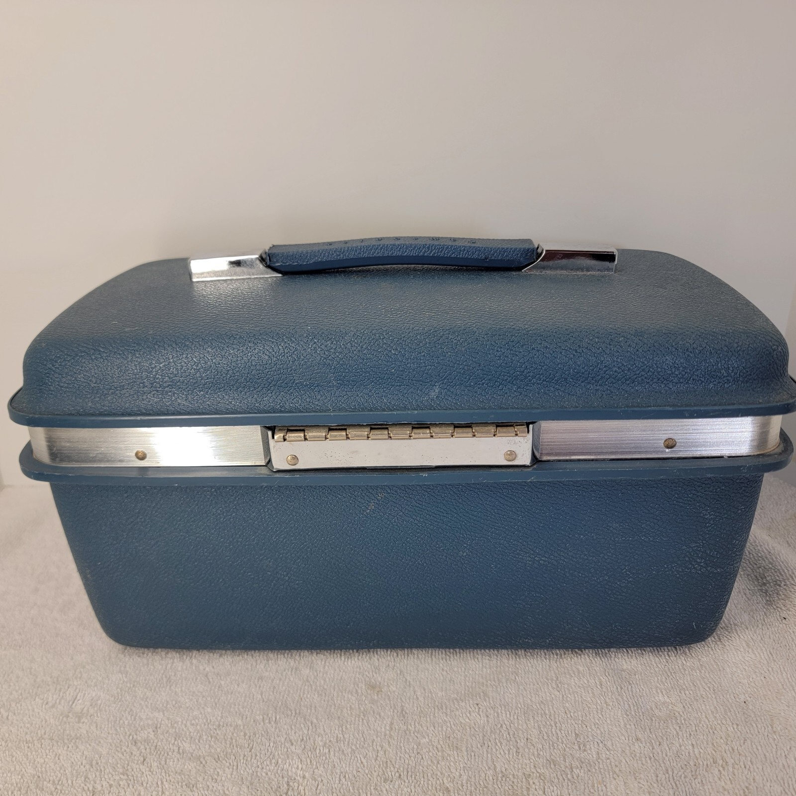 Vintage Samsonite Blue Train Makeup Carry On Hard Case With TRAY – NO KEYS