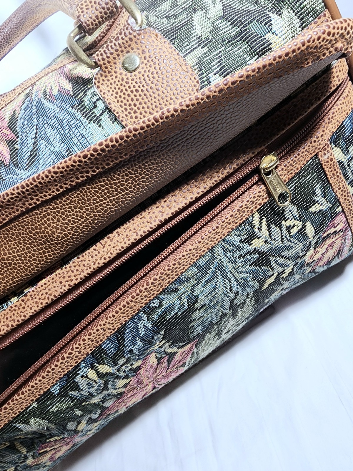 Vtg Sasson luggage Tapestry Fabric with Brown Trim Duffle Carry On Travel Bag