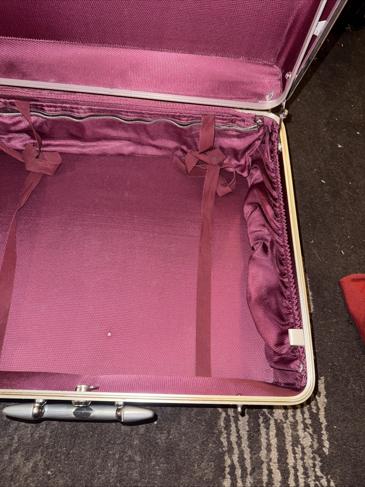 Vintage Zero Halliburton Silver Aluminum Briefcase Suitcase 21x17x7.5