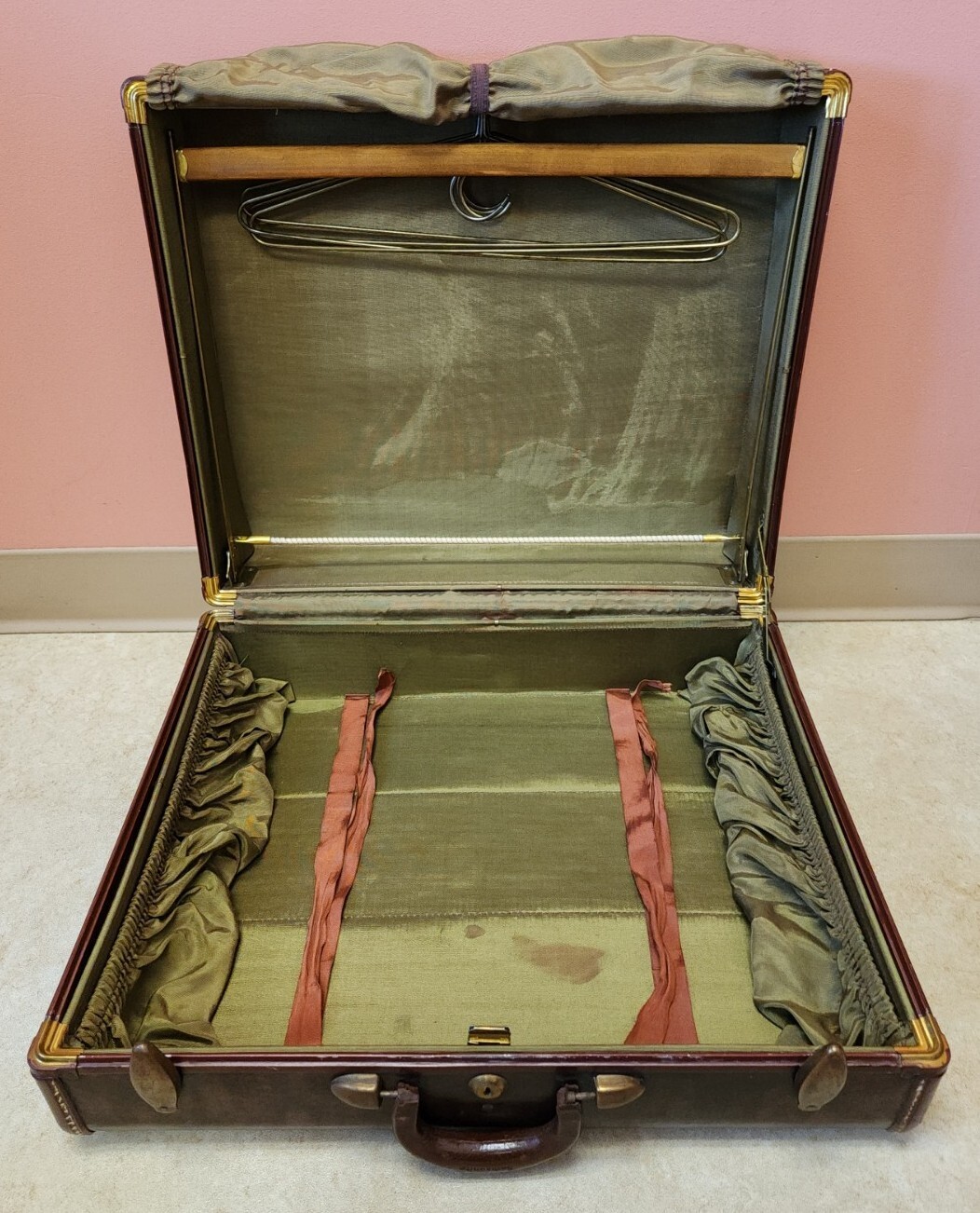 Shwayder Bros Samsonite 1939 Suitcase Hardside Vulcanized 21×17×8″ Brass Hangers