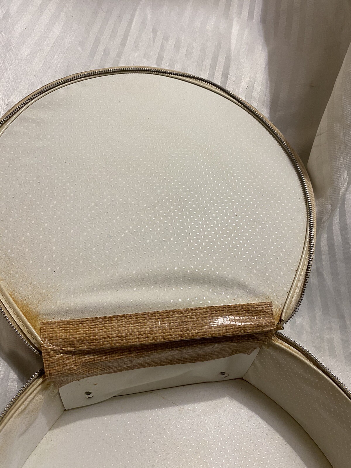Vintage HAT BOX Travel Luggage Suitcase ROUND Pearl Tan Bag Train Case Carry On